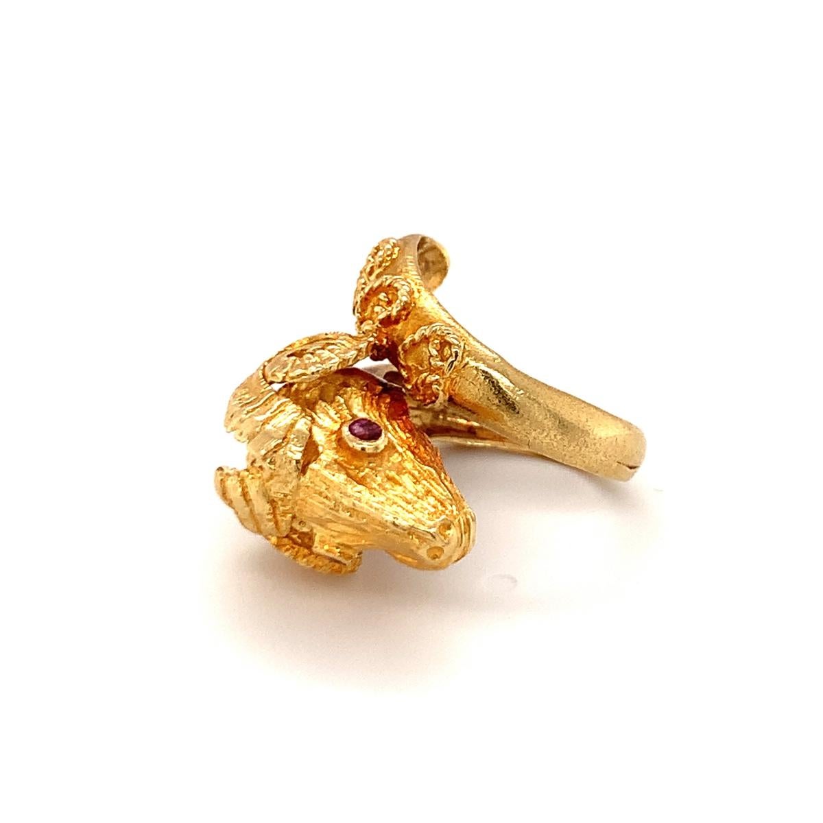 Ram’s Head 18K Yellow Gold Ring by Zolotas, circa 1960s In Good Condition For Sale In Beverly Hills, CA