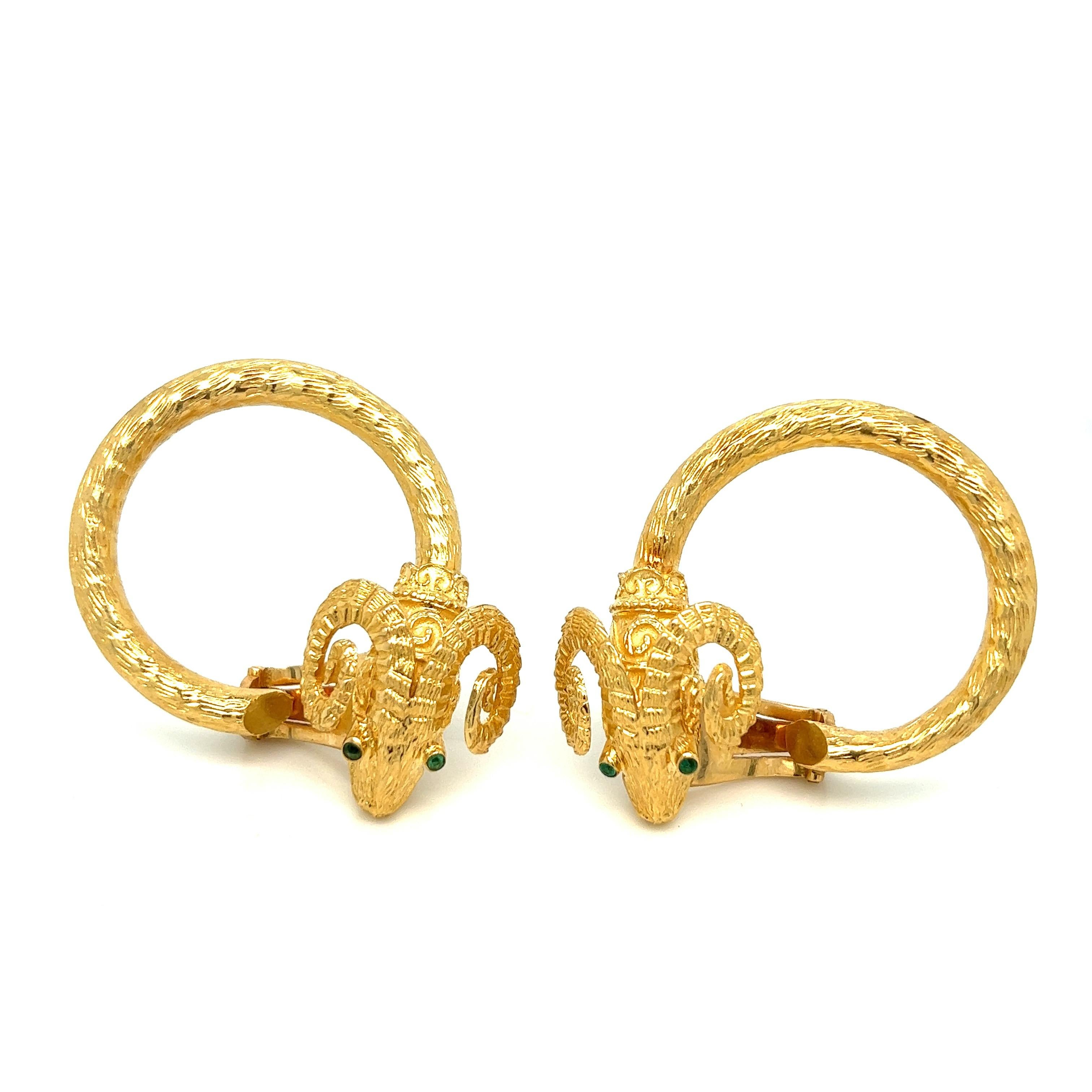 Ram's head gold ear clips

Hoops with ram's head at the end, 18 karat yellow gold, emerald stones for eyes; marked 750

Size: width 1.5 inches, length 1.5 inches
Total weight: 23.2 grams