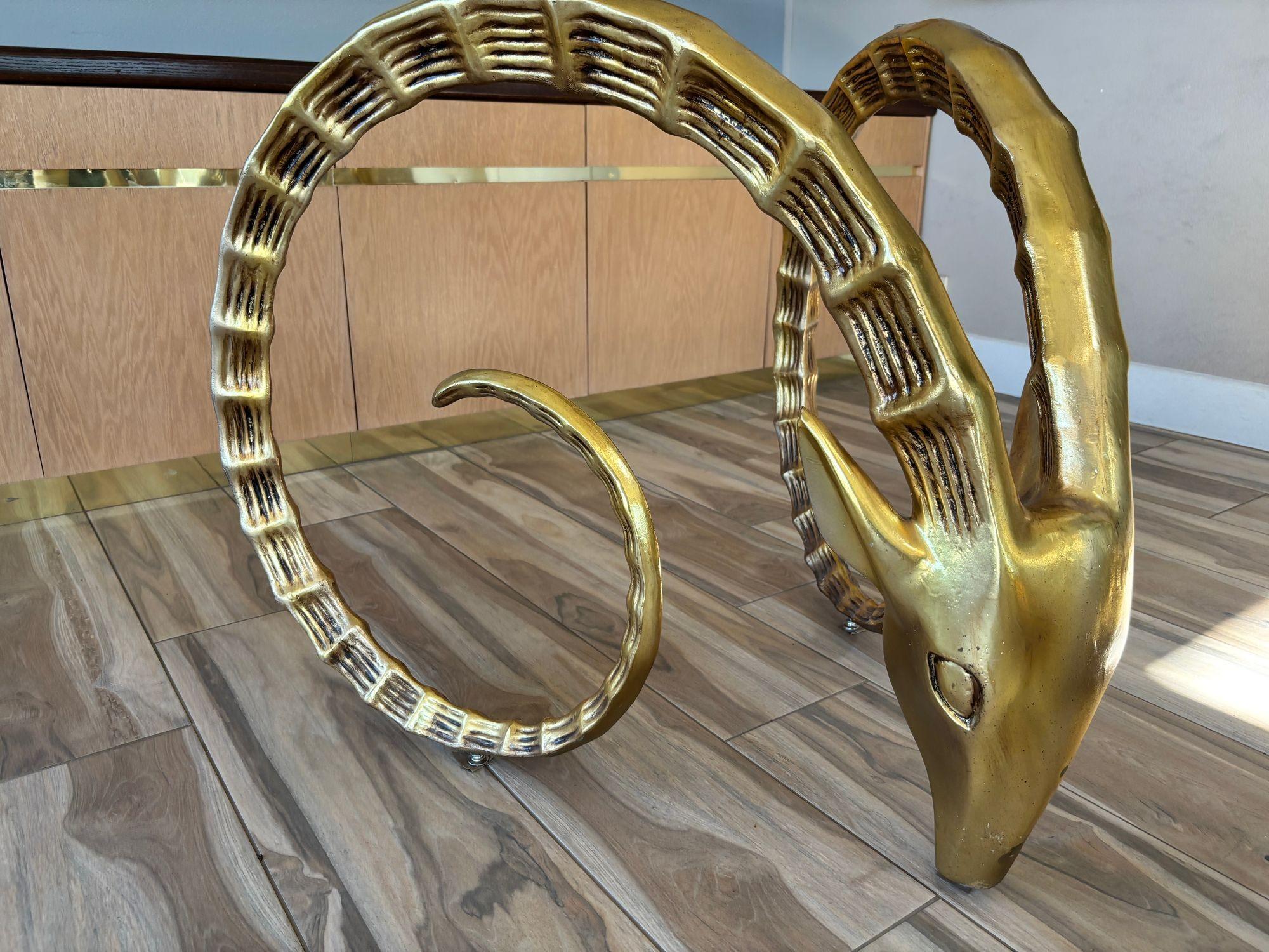 Table de salle à manger en ibex à tête de bélier Hollywood Regency Glam 1970 Bon état - En vente à Moreno Valley, CA