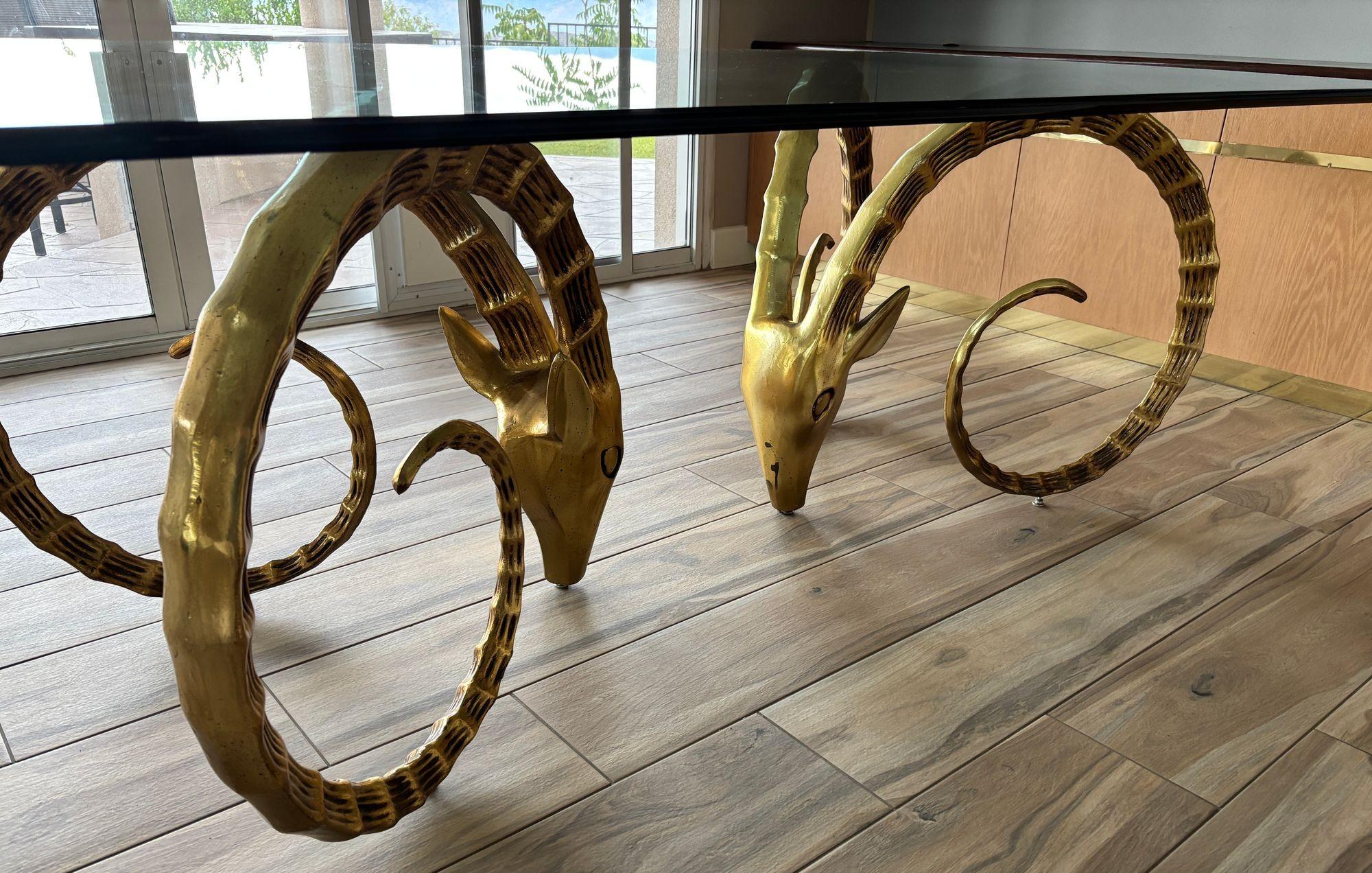 20ième siècle Table de salle à manger en ibex à tête de bélier Hollywood Regency Glam 1970 en vente