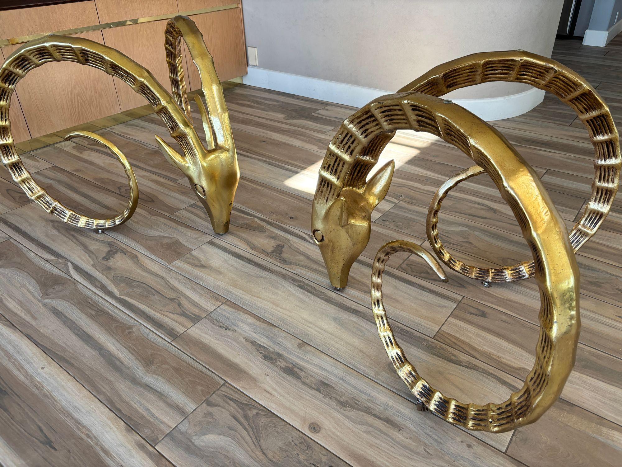 Table de salle à manger en ibex à tête de bélier Hollywood Regency Glam 1970 en vente 1