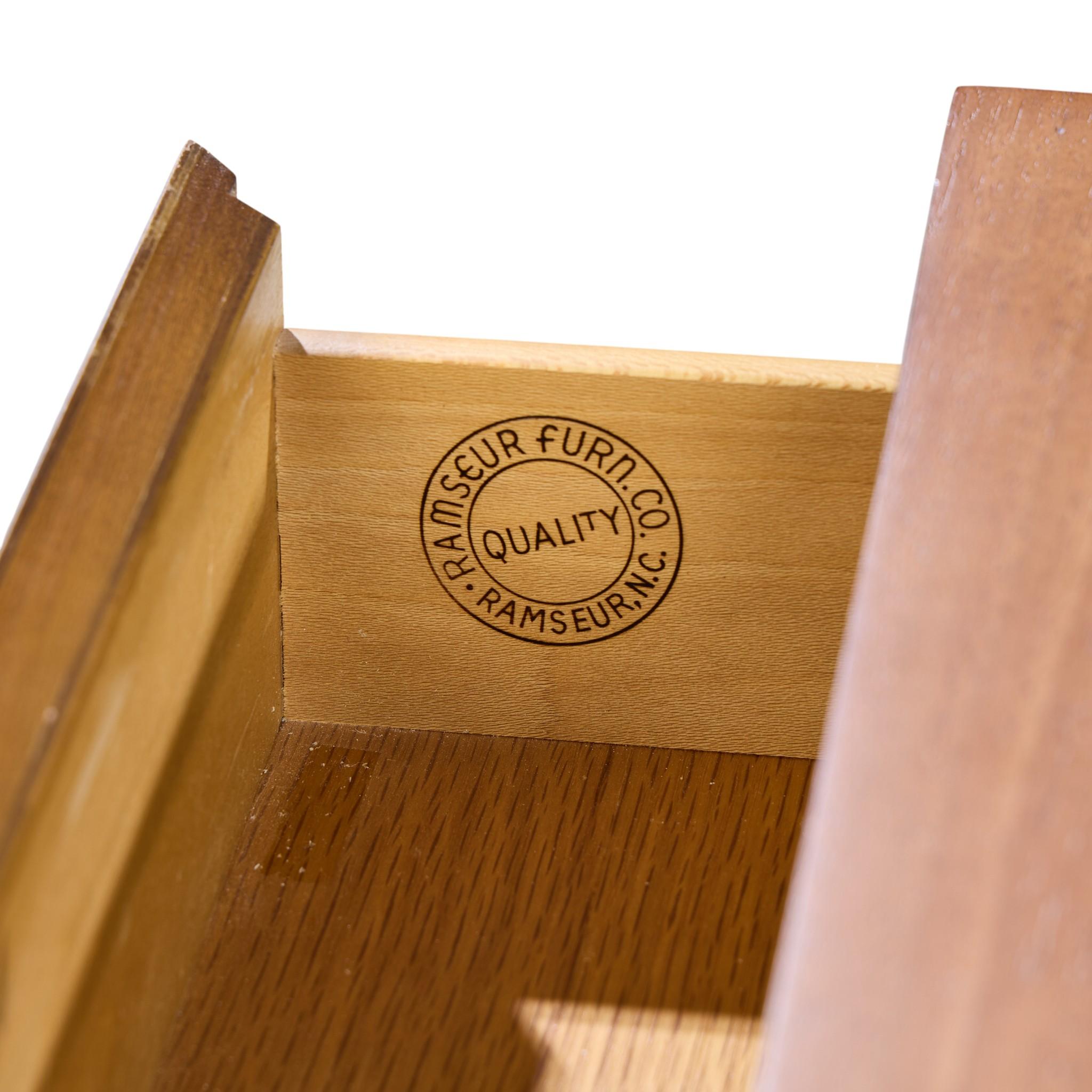 Ramseur Mid Century Walnut 3-Drawer Nightstands - Pair en vente 5