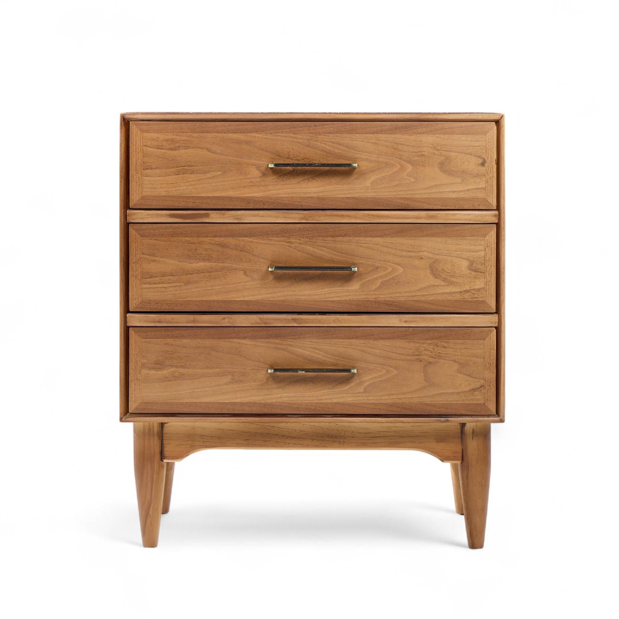 Noyer Ramseur Mid Century Walnut 3-Drawer Nightstands - Pair en vente