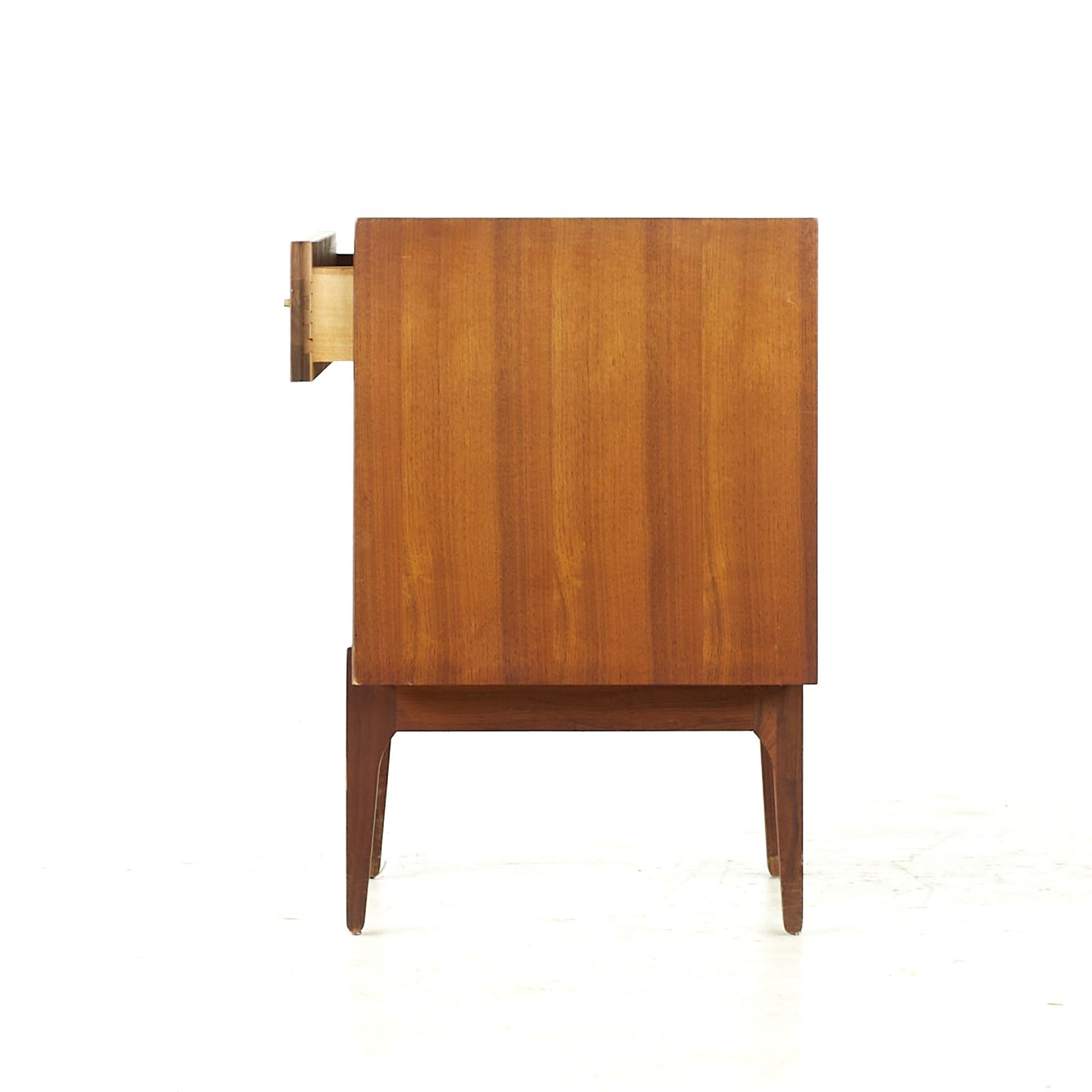 Ramseur Midcentury Walnut and Brass Nightstand In Good Condition For Sale In Countryside, IL