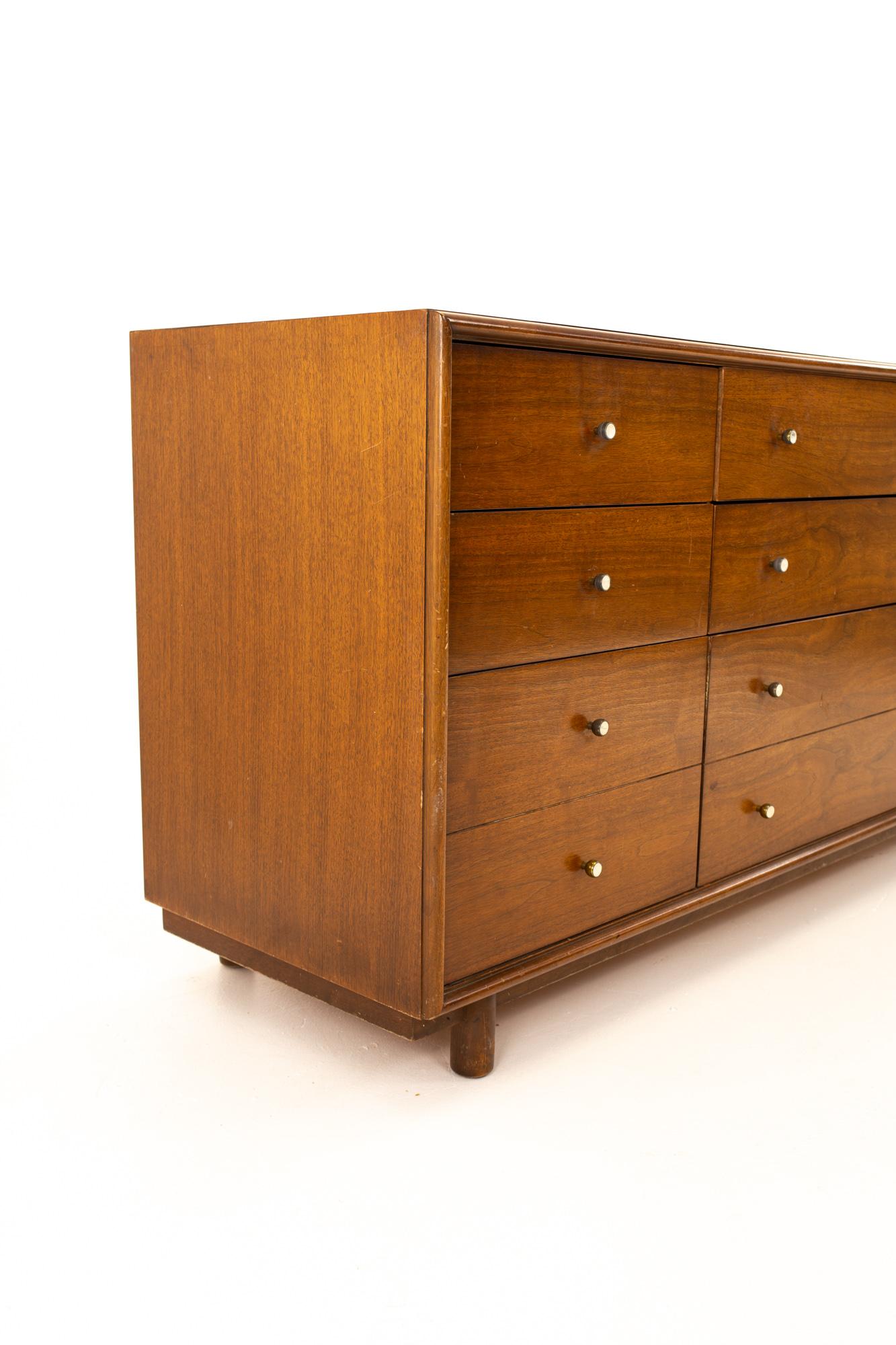 Ramseur Mid Century Walnut 12-Drawer Lowboy Dresser In Excellent Condition In Countryside, IL