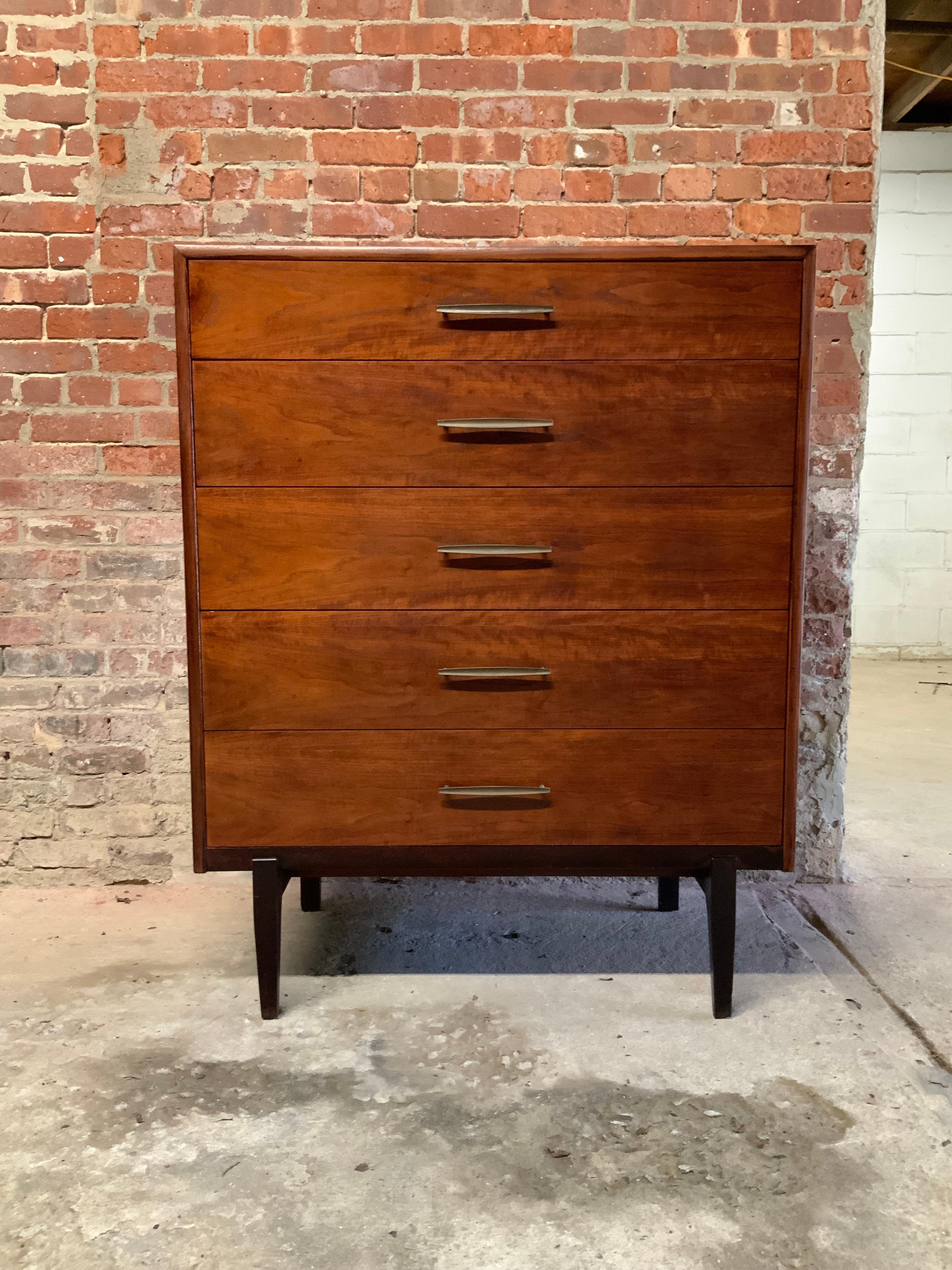 Ramseur, North Carolina quality five drawer Walnut dresser. Featuring nicely figured Walnut veneers, tapered legs and deep storage. Circa 1965-70. Signed with burn in mark in top drawer.

Structurally sound and sturdy