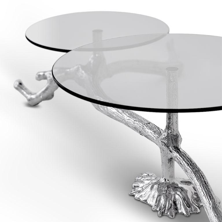 Organic Modern Ramum II - Metal Cake Stand with organic Design and Polish Finish For Sale