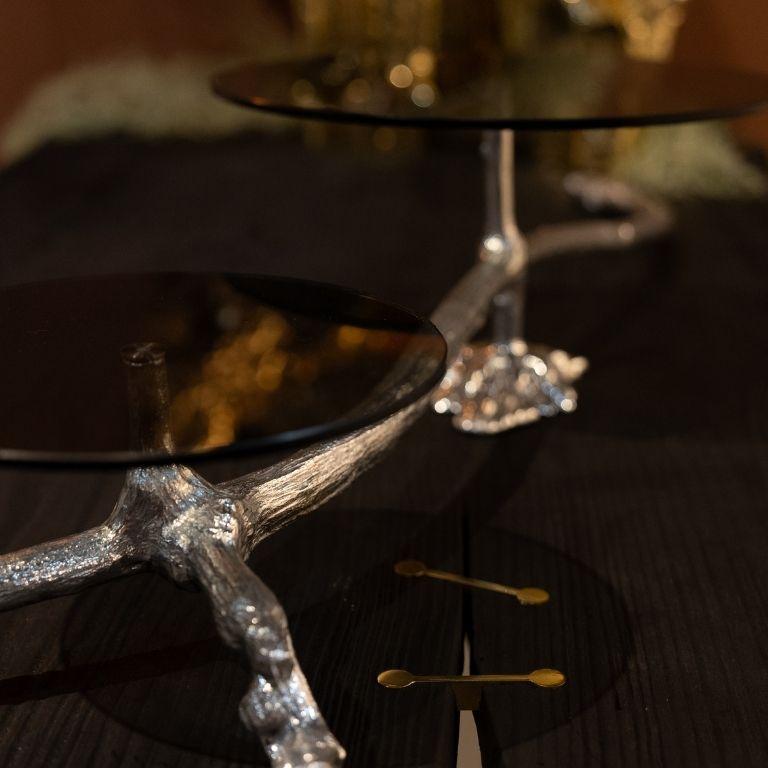 Portugais Ramum II - Présentoir à gâteaux en métal poli avec design sculptural organique en vente