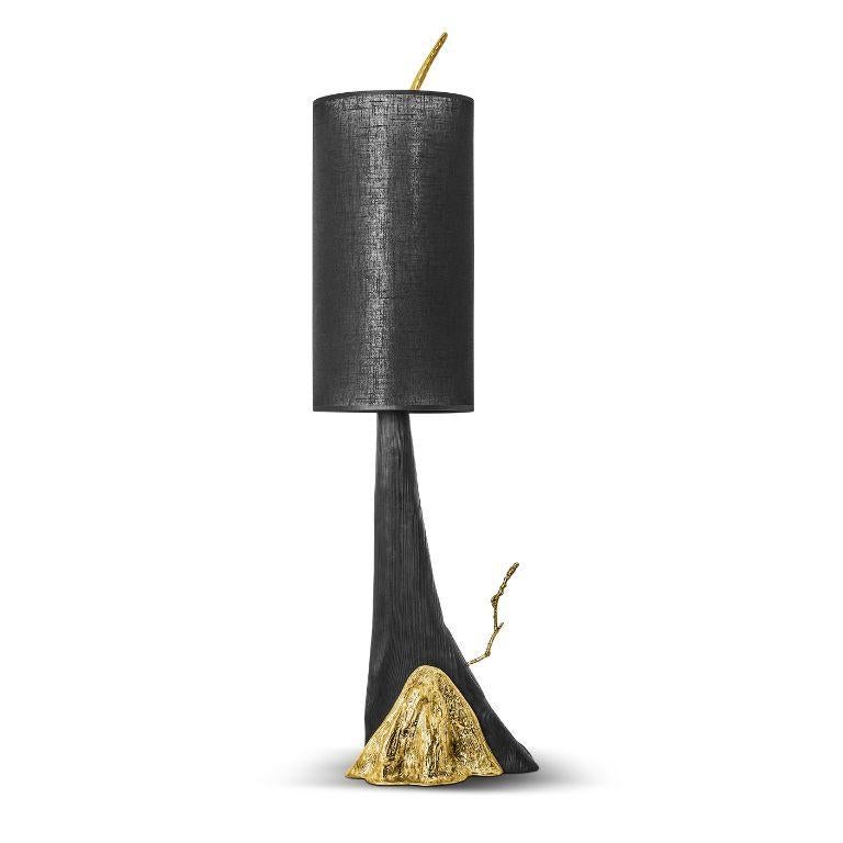 Introducing Ramum, an exceptional decorative table lamp that effortlessly combines natural and sculptural elements. Whether adorning the entrance of your home or gracing a console table, Ramum captivates with its captivating design and compelling