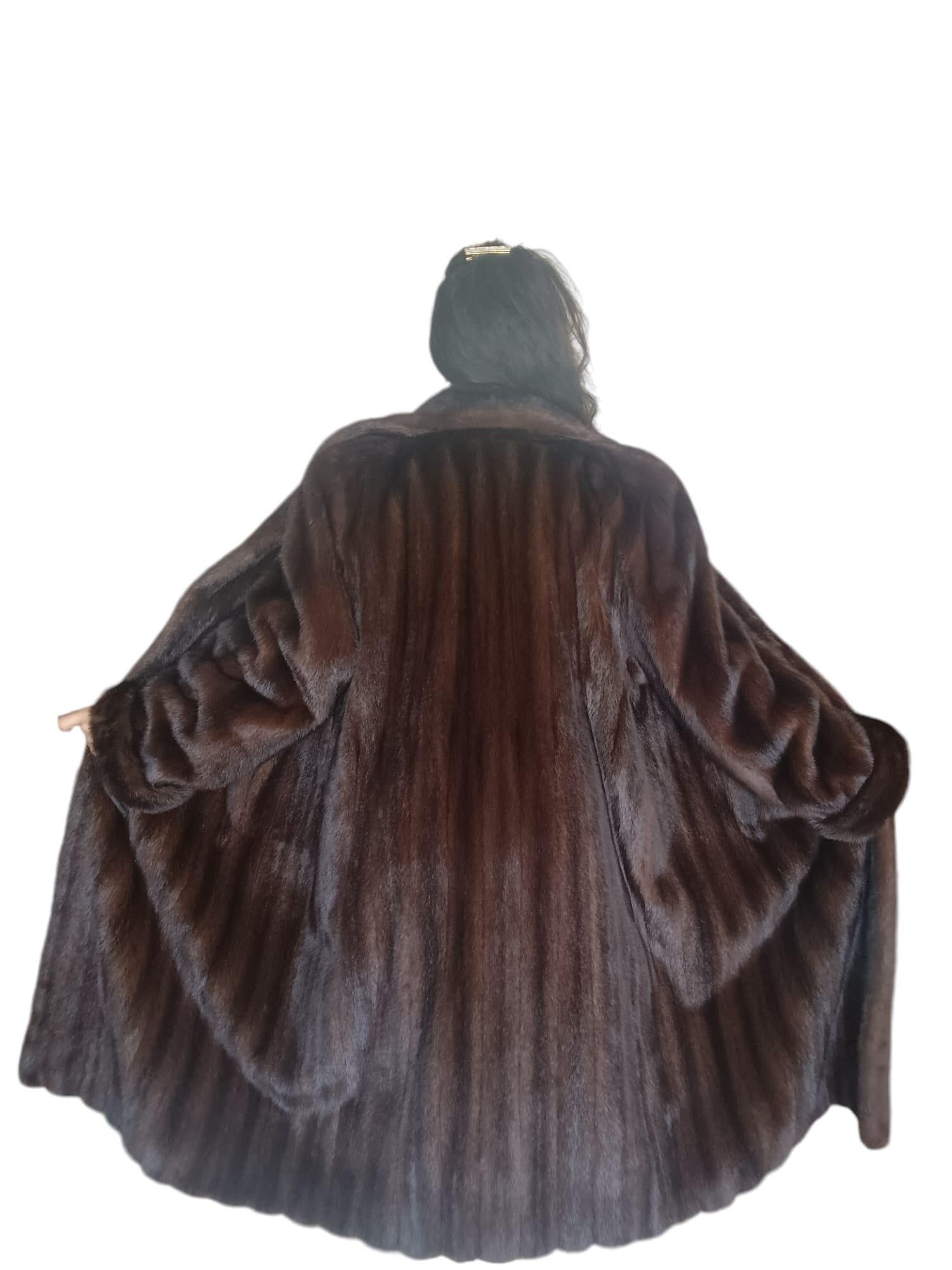 Brand new Ranch Mink Fur Full Length Coat (Size 14 - L) For Sale 7