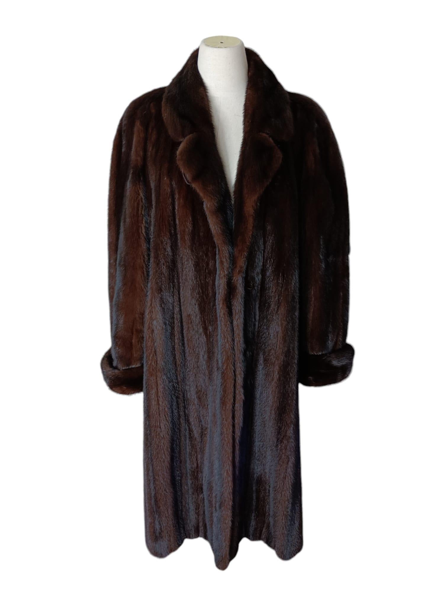 Brand new Ranch Mink Fur Full Length Coat (Size 14 - L) in pristine condition with lustrous natural mink color

Notch collar, straight cuffed sleeves, two large patch pockets, German clasps for closure and high quality satin lining. 

Made in