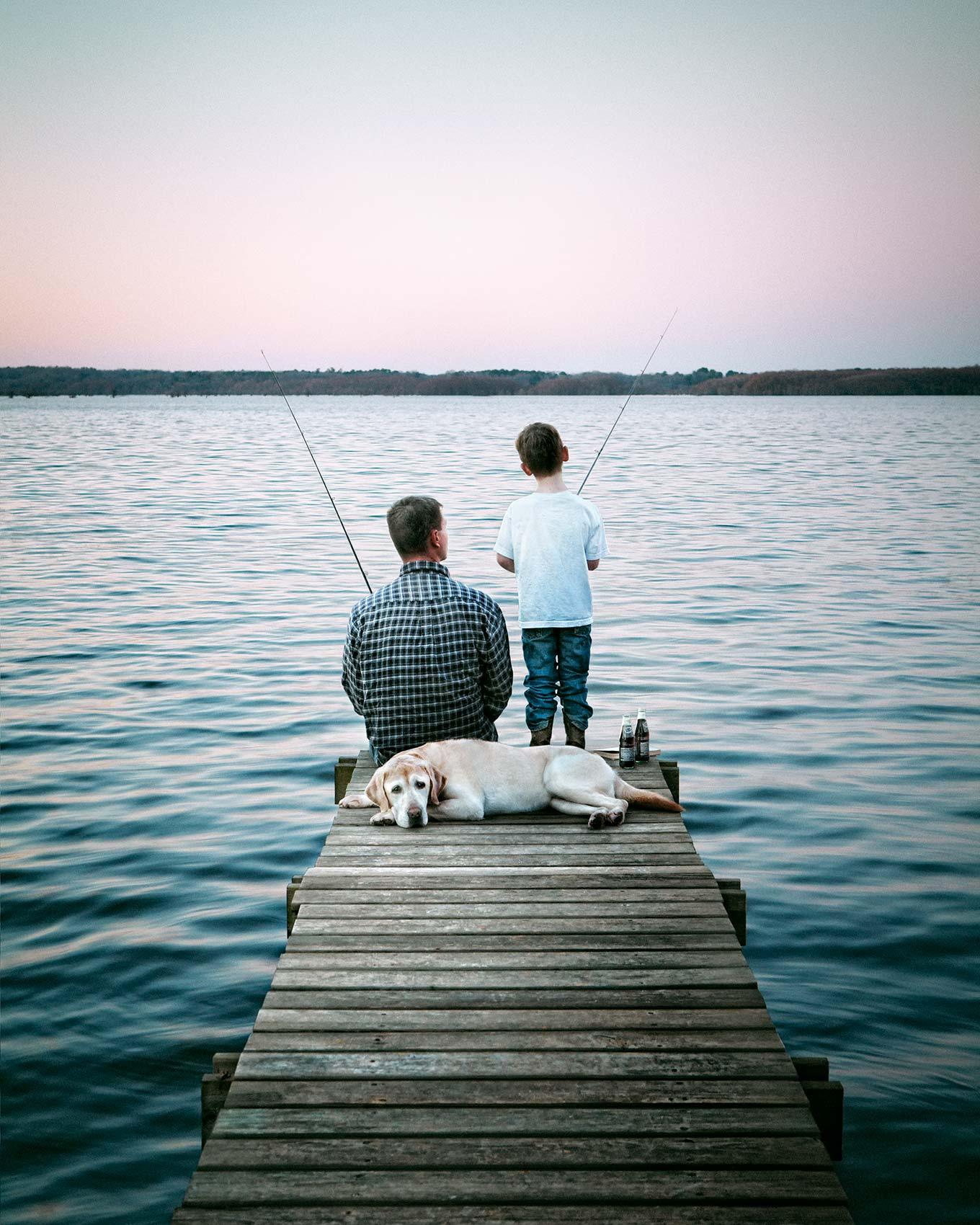 Randal Ford - Fishing at Dusk, photographie 2023, imprimée d
après