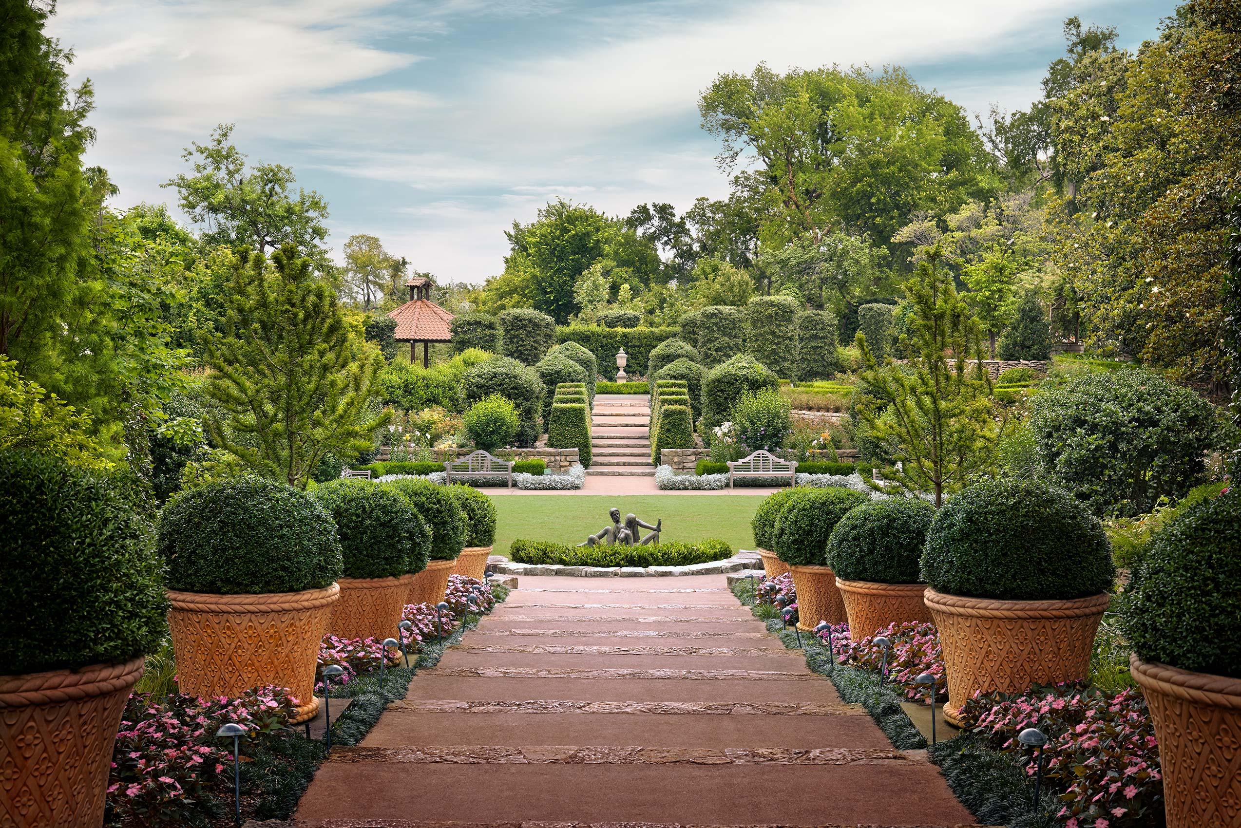 Série : Lieux
C.C.C. numérique sur papier photographique d
archives

Tailles disponibles :
30" x 45", édition de 15
40" x 60", édition de 10
48" x 72", édition de 5

Peu de photographes au monde ont photographié autant d
animaux en studio que