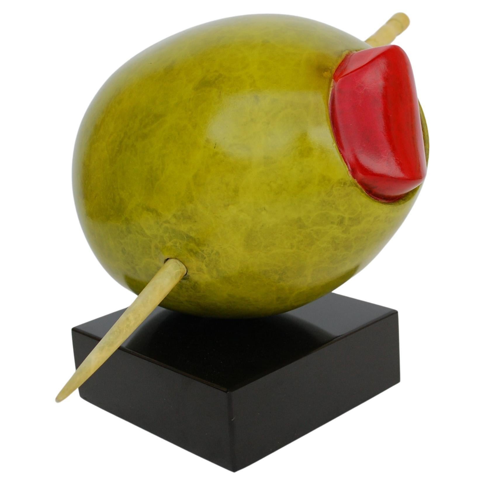 Escultura de bronce verde oliva sobre base de mármol - Sculpture de Randi Grantham
