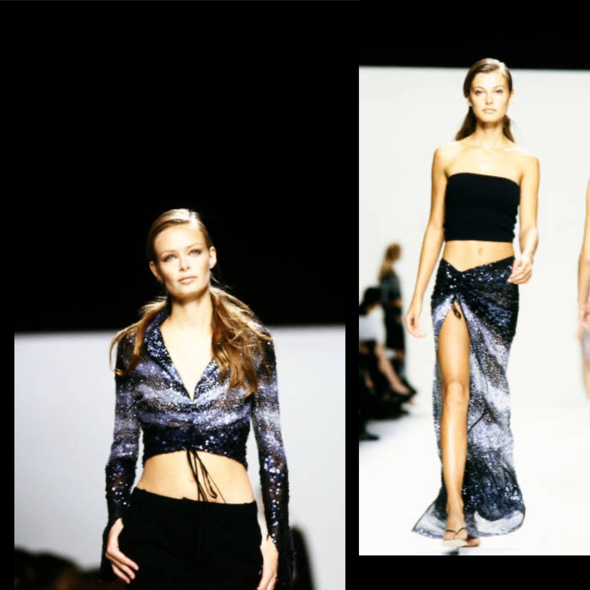 Randolph Duke
Vintage
SS00
Pista
Seda azul marino con lentejuelas
Cremallera lateral en la falda con una gran abertura en el otro lado
Cremallera lateral en la blusa y un pequeño deshilachado de la seda cerca de la cremallera (no se nota)
Blusa