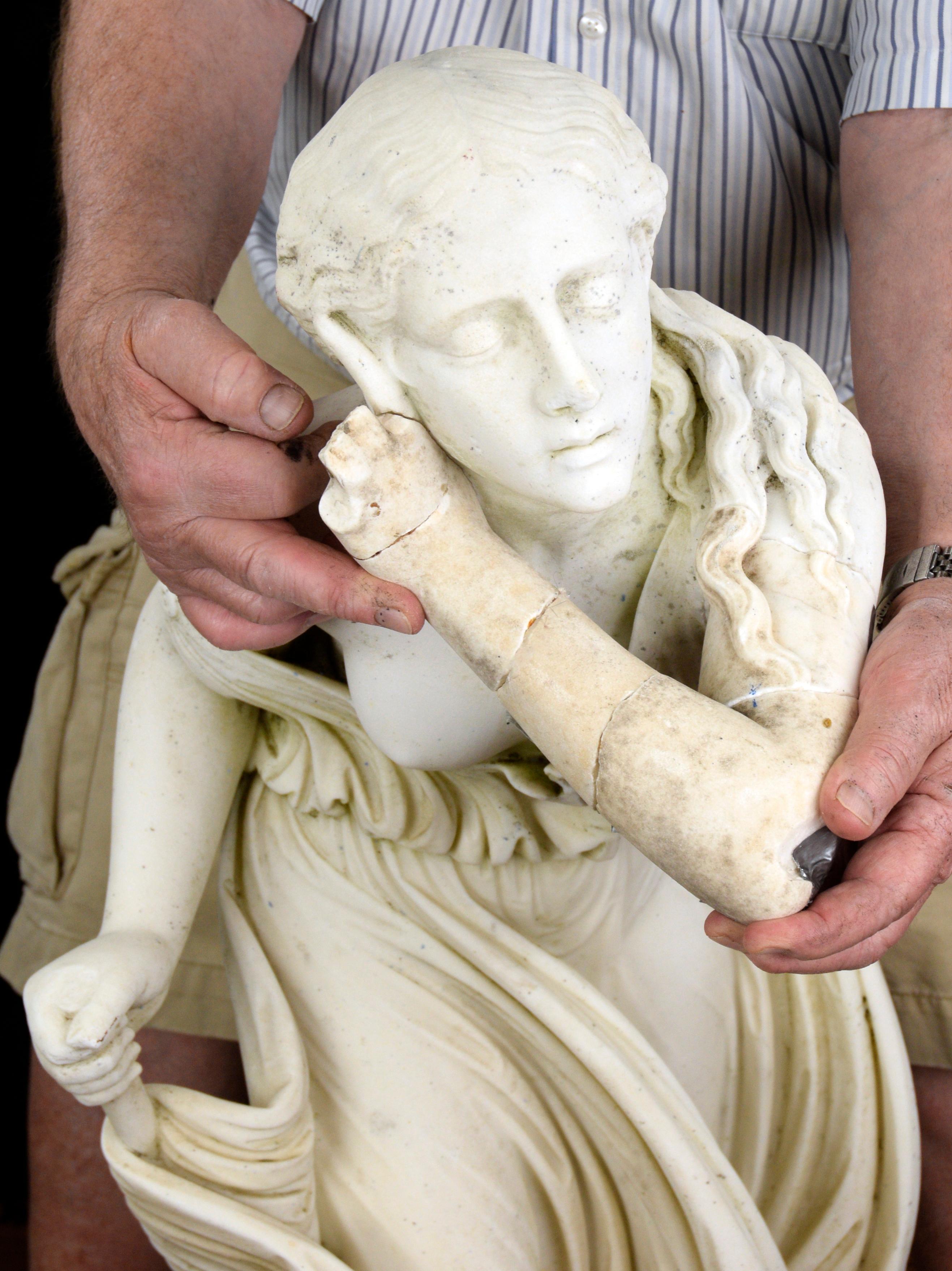 NYDIA, THE BLIND FLOWER GIRL OF POMPEII Marmorskulptur 1856-1870 im Angebot 13