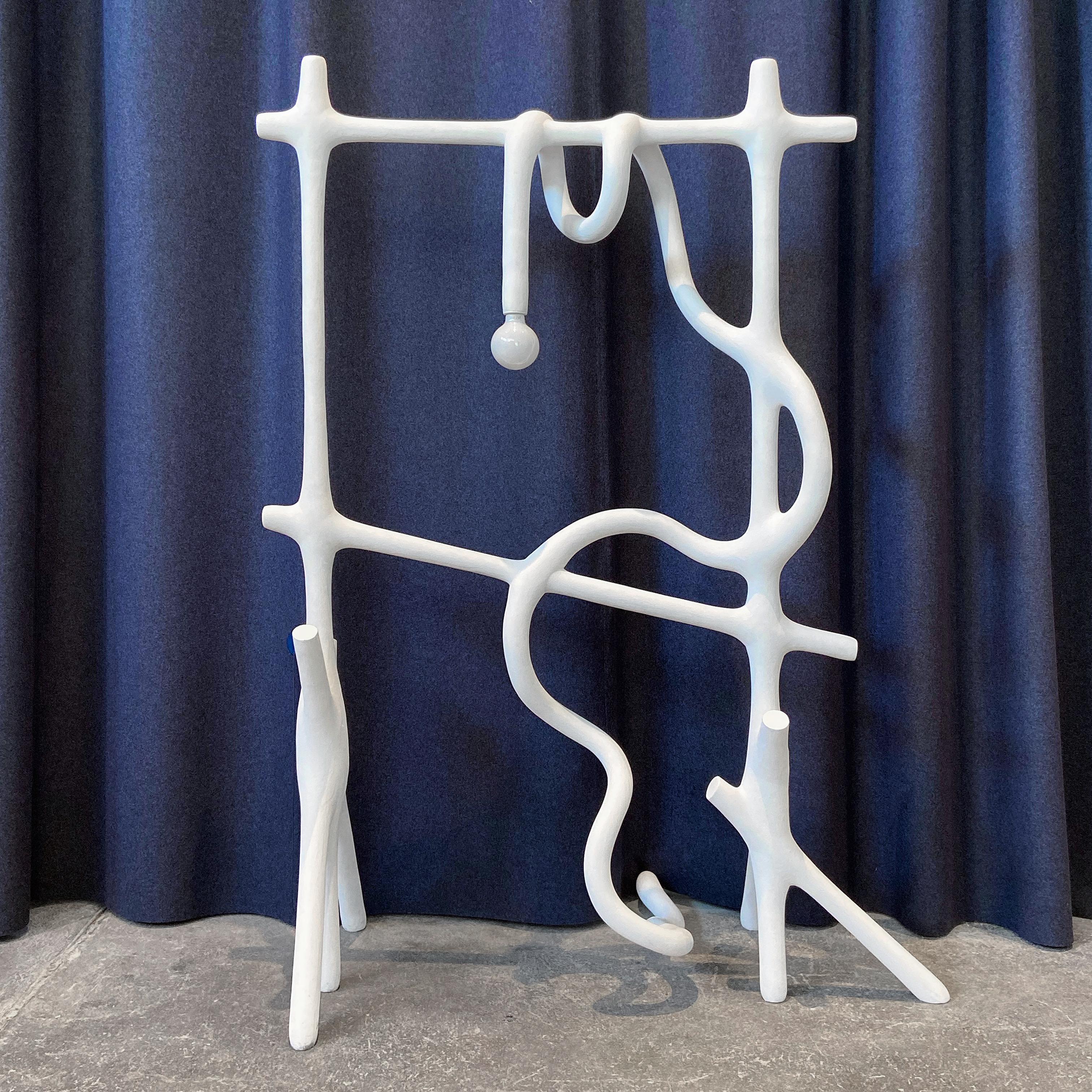 Édition limitée de lumière aléatoire en sable et nylon sur cadre par Hot Wire Extensions
Édition limitée
Matériaux : Poudre de nylon 3D SLS usagée, sable provenant de sources durables
Dimensions : L 75 x L 135 x H 190 cm 
Couleur : blanc

Toutes nos