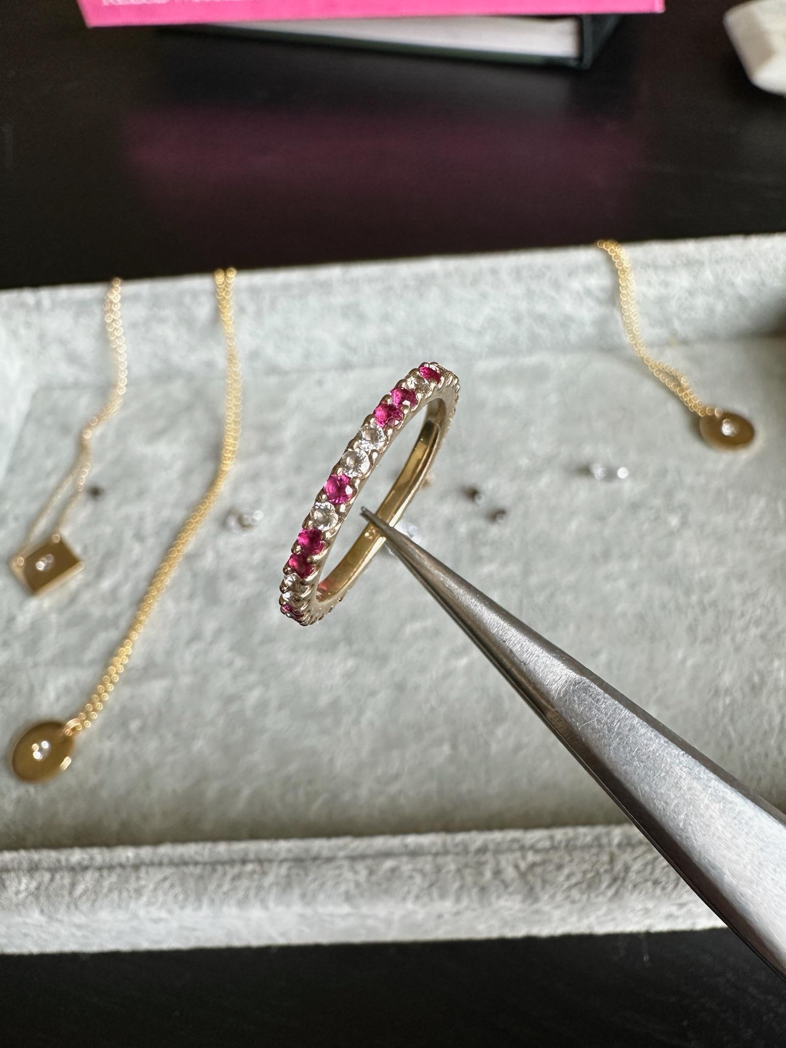 in vendita:  Fascia per l'eternità con rubini e diamanti a caso 6