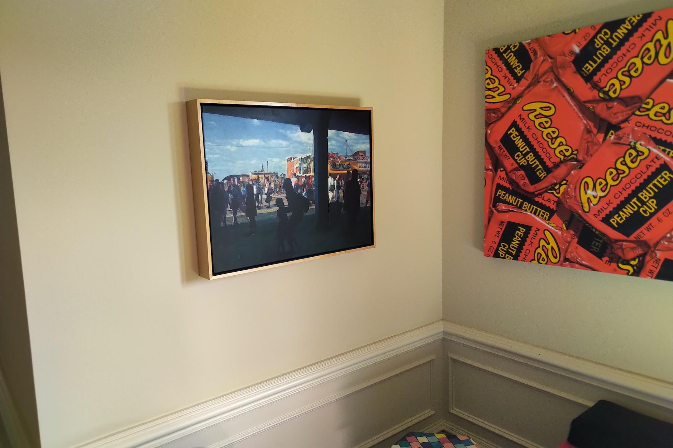 Coney Island 60,9 cm x 81,28 cm - Noir Interior Painting par Randy Ford