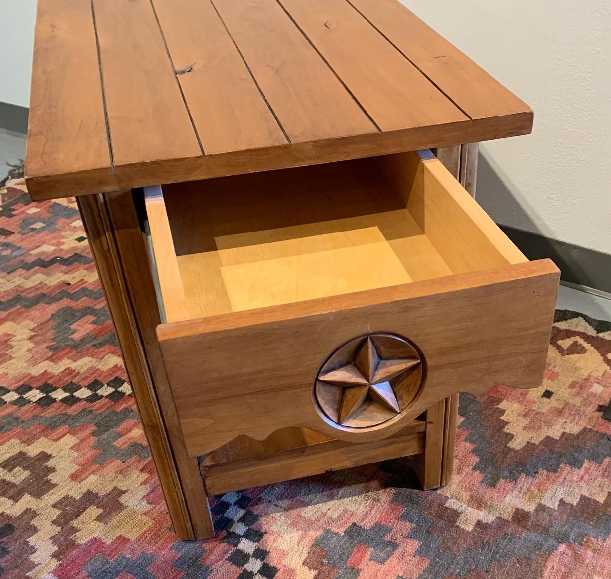 Ranger End Table In Good Condition For Sale In Albuquerque, NM