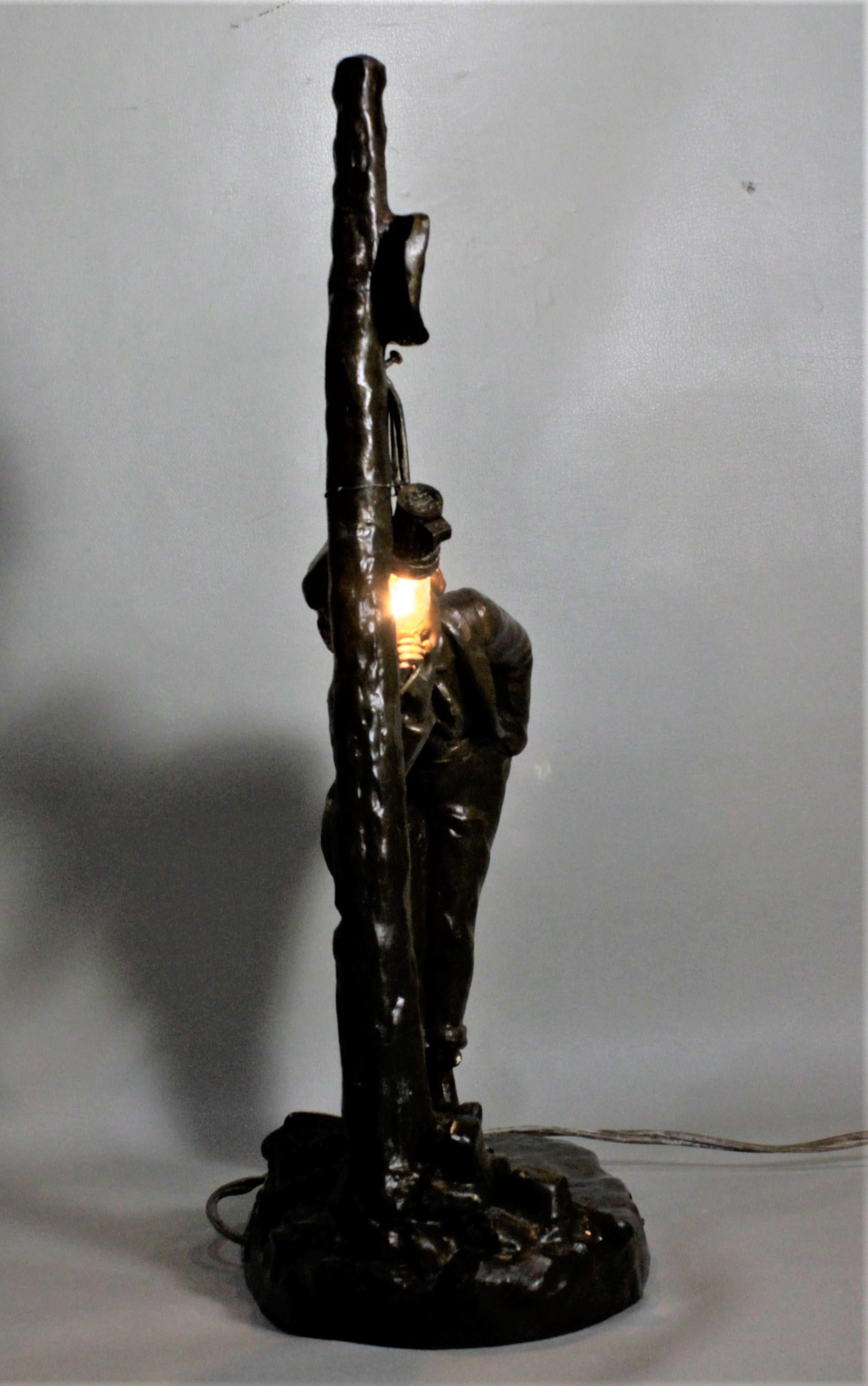 XIXe siècle Ranieri Signed Antique French Cast Metal Figural Table Lamp en vente