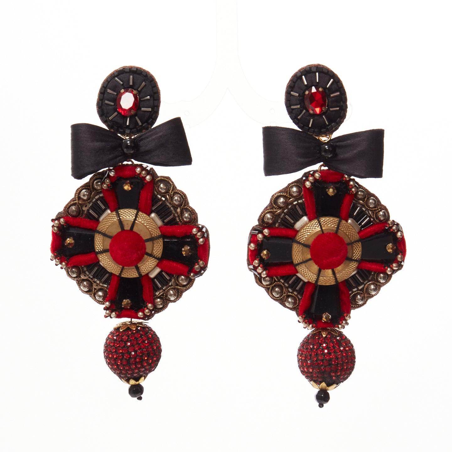 RANJANA KHAN red black ethnic bow crystal ball dangling clip on earrings
Reference: AAWC/A01217
Brand: Ranjana Khan
Material: Fabric
Color: Red, Black
Pattern: Solid
Closure: Clip On
Lining: Black Leather
Extra Details: Black leather