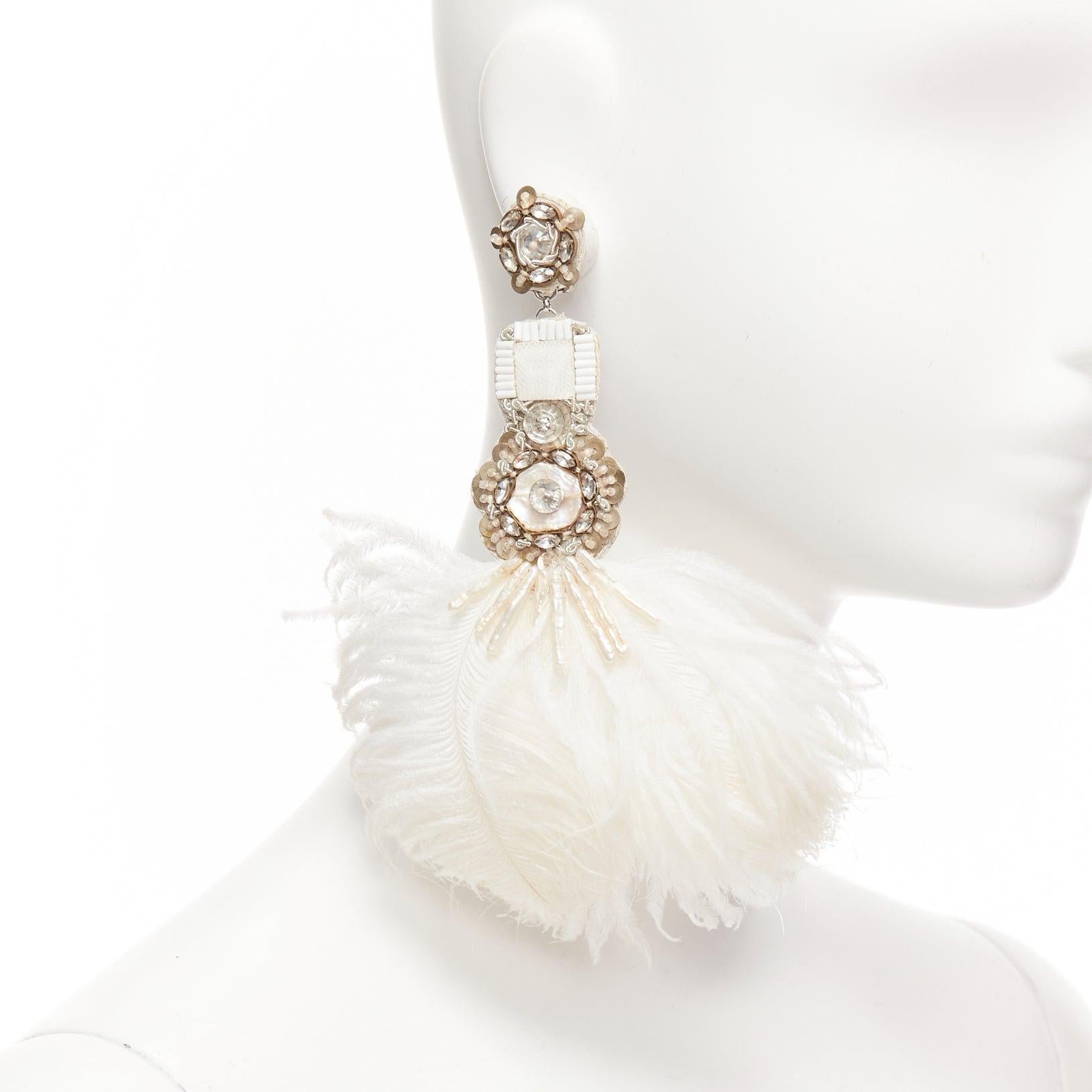 Ranjana Khan orecchini a clip con piume di struzzo bianche e cristalli Pair
Riferimento: AAWC/A01214
Marchio: Ranjana Khan
Materiale: Piuma, pelle
Colore: Bianco, Argento
Modello: Tinta unita
Chiusura: Clip On
Fodera: Pelle bianca
Dettagli extra: