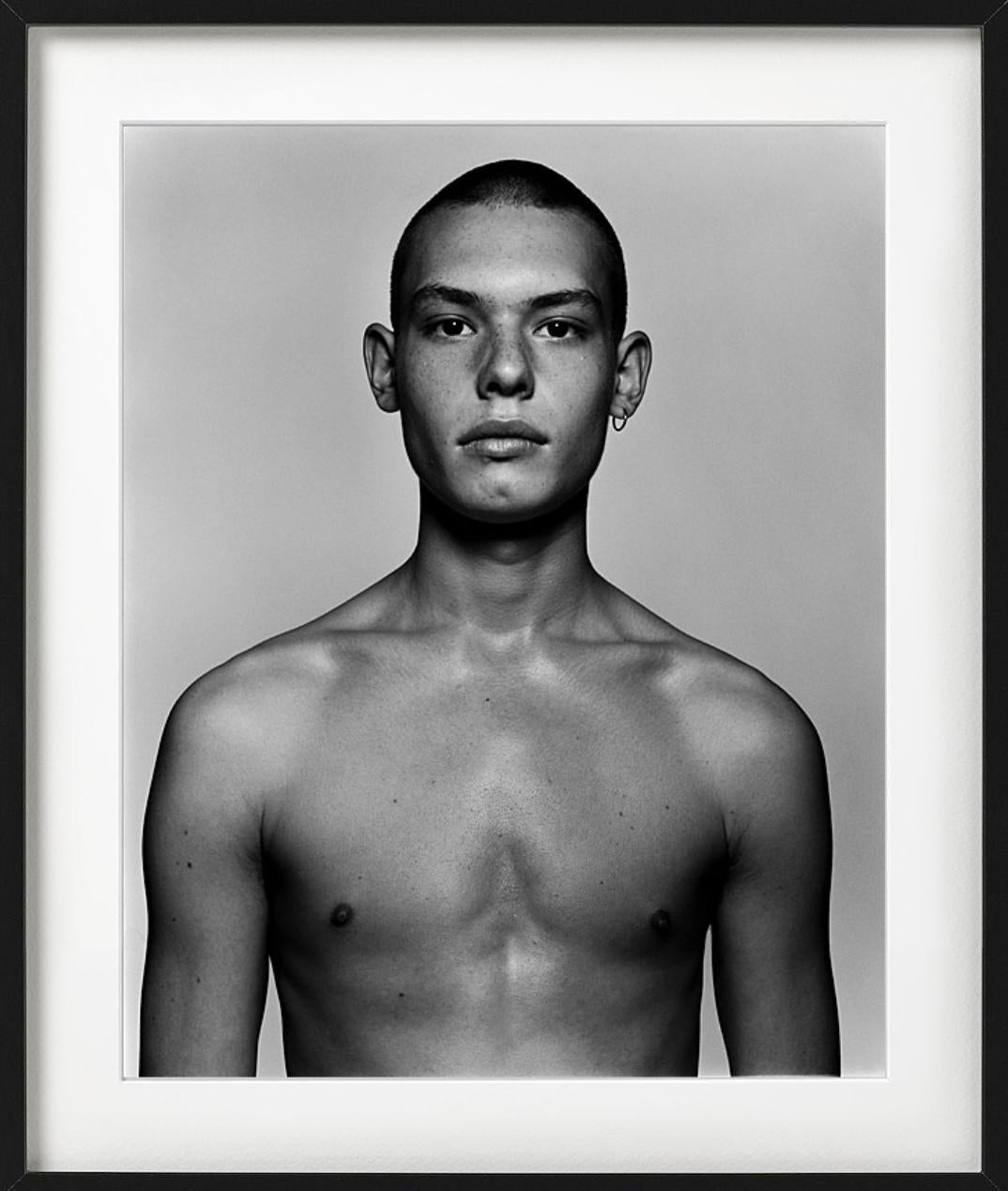 Sebastian, Breeding - Nude Black and White Portrait, Fine Art Photography, 2000 en vente 3