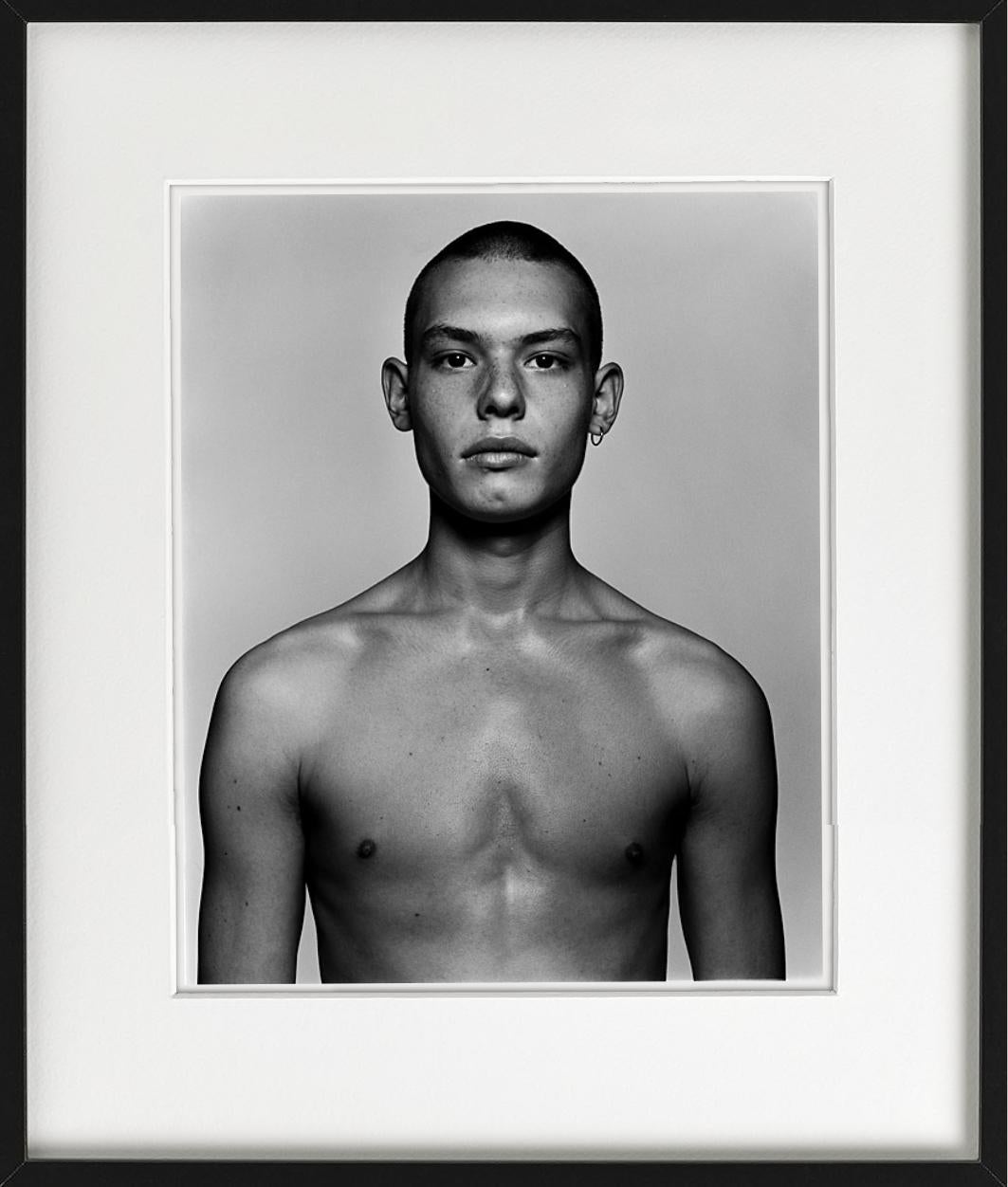 Sebastian, Breeding - Nude Black and White Portrait, Fine Art Photography, 2000 en vente 6