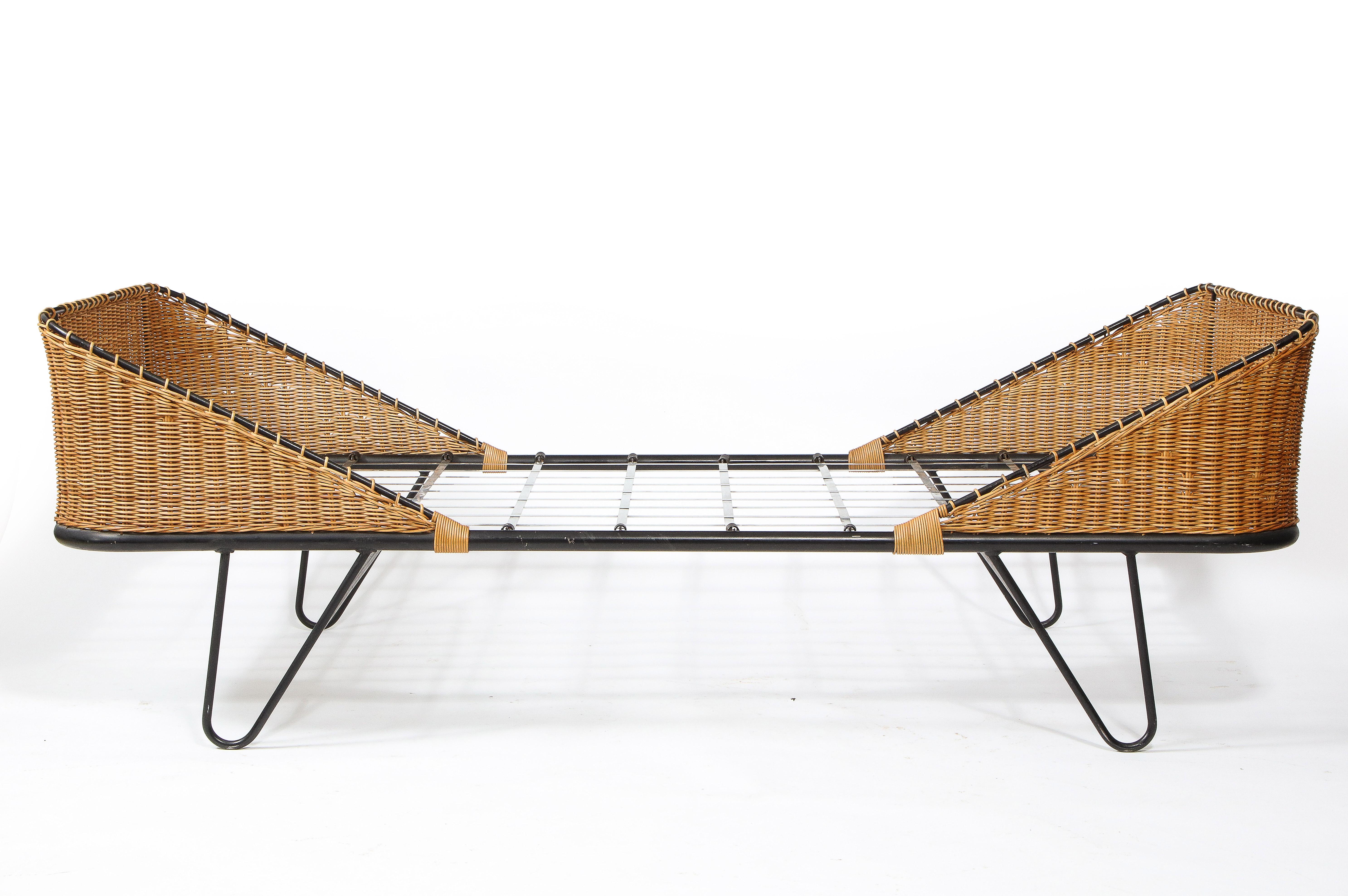 Raoul Guy Wrought Iron & Wicker Daybed, France 1960's For Sale 9