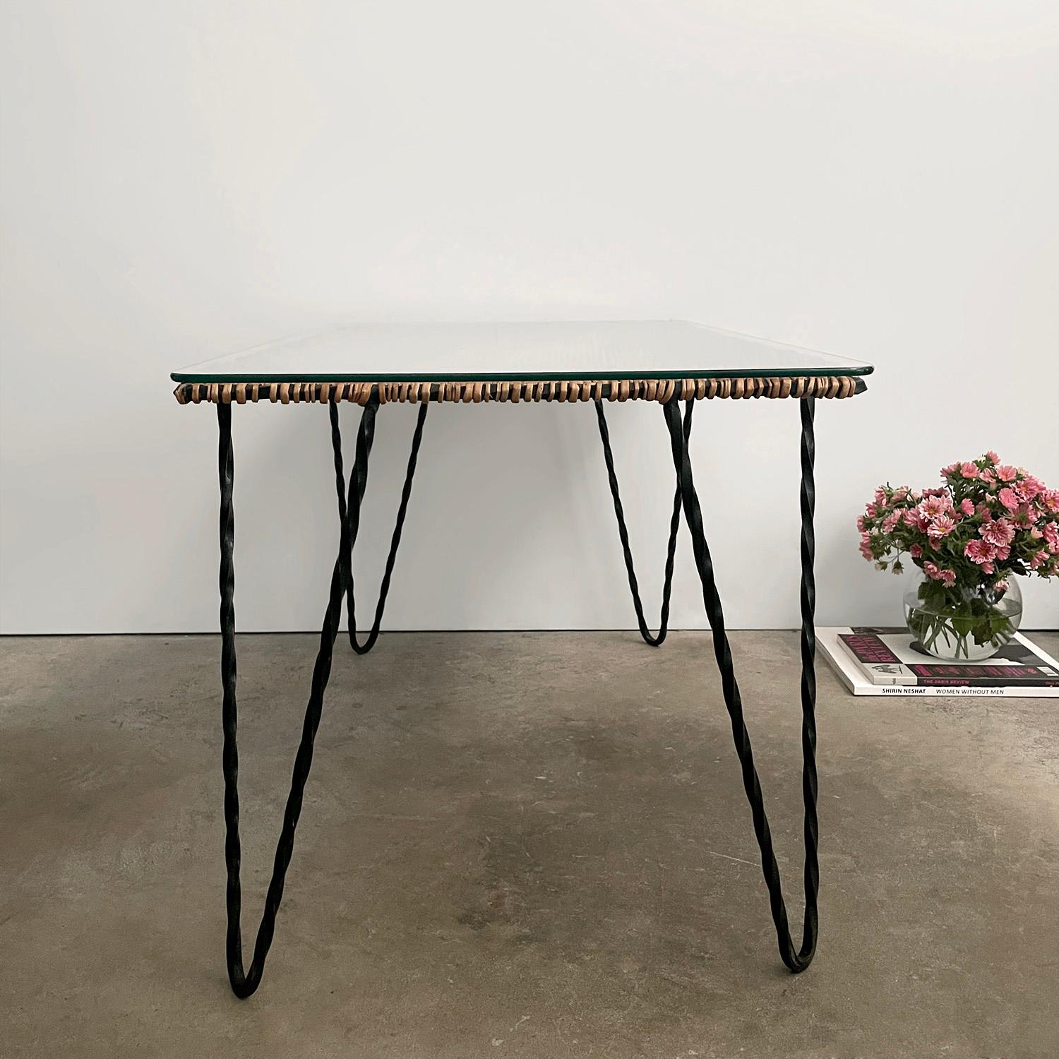 Table basse en fer et osier Raoul Guys en vente 4