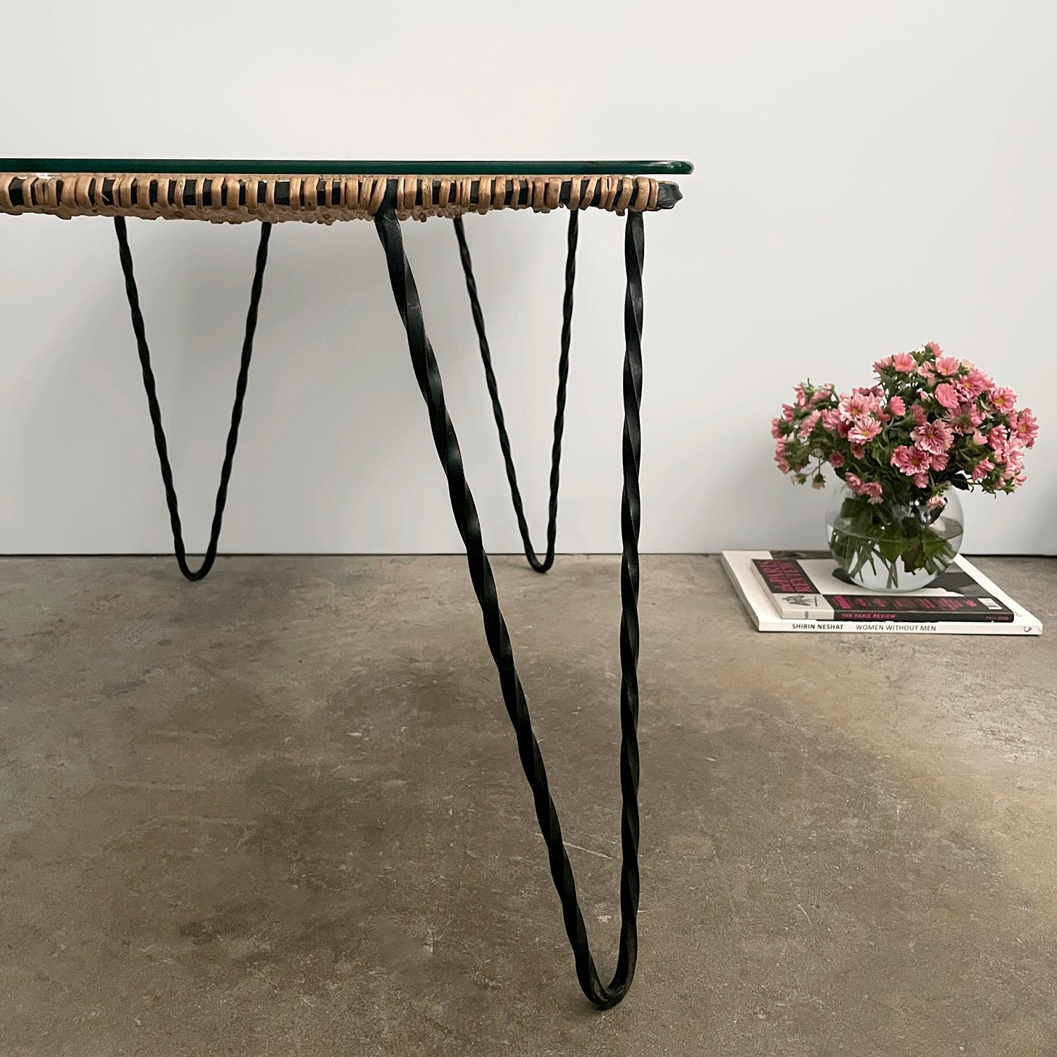 Table basse en fer et osier Raoul Guys en vente 5