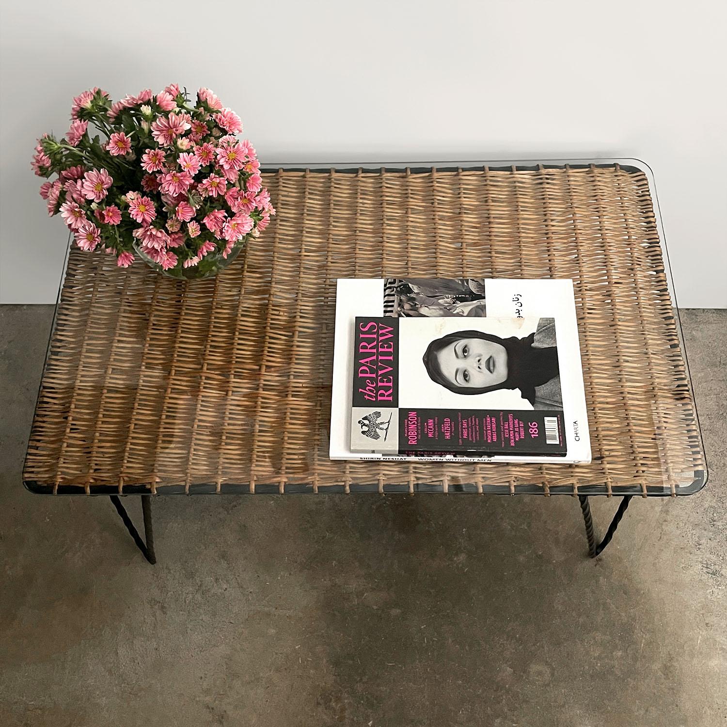 Table basse en fer et osier Raoul Guys en vente 6