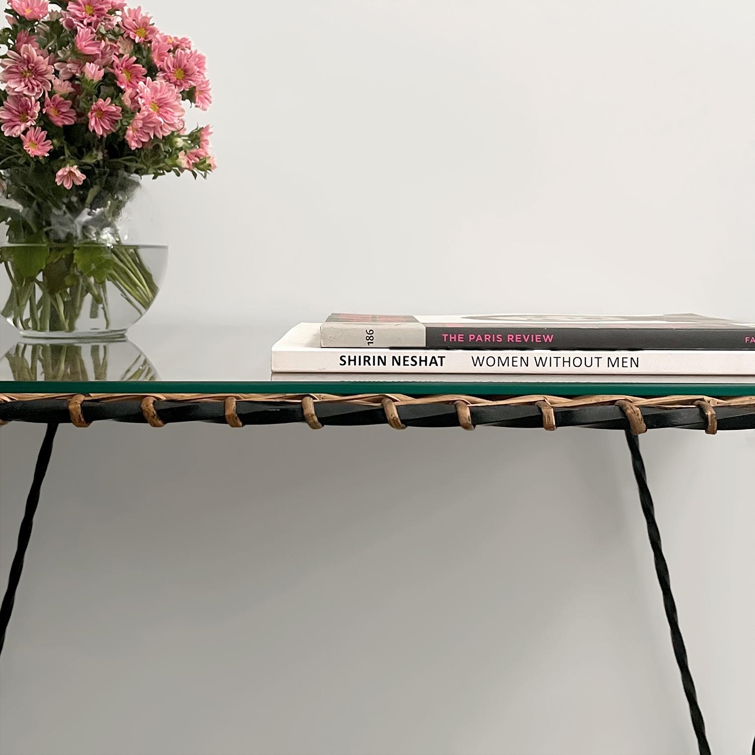 Table basse en fer et osier Raoul Guys en vente 2