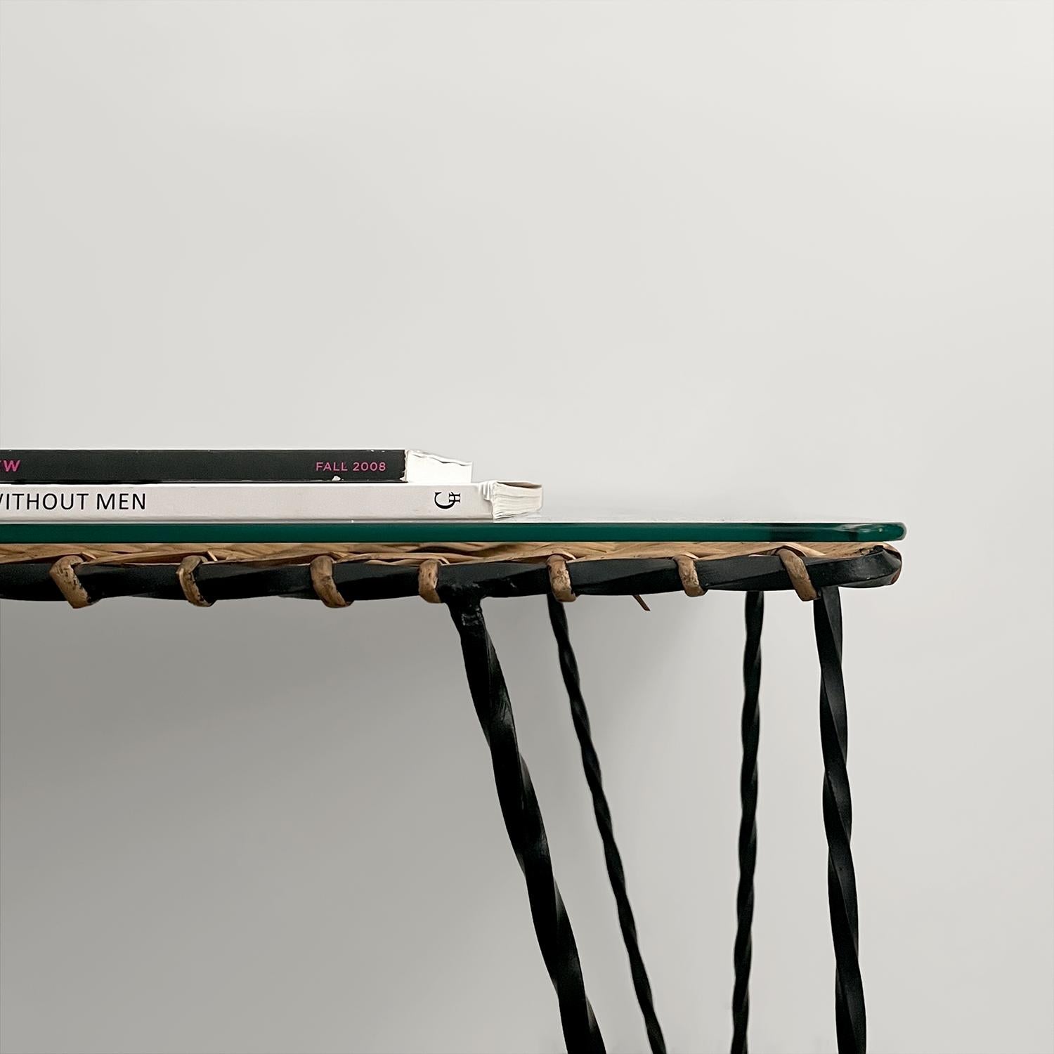 Table basse en fer et osier Raoul Guys en vente 3