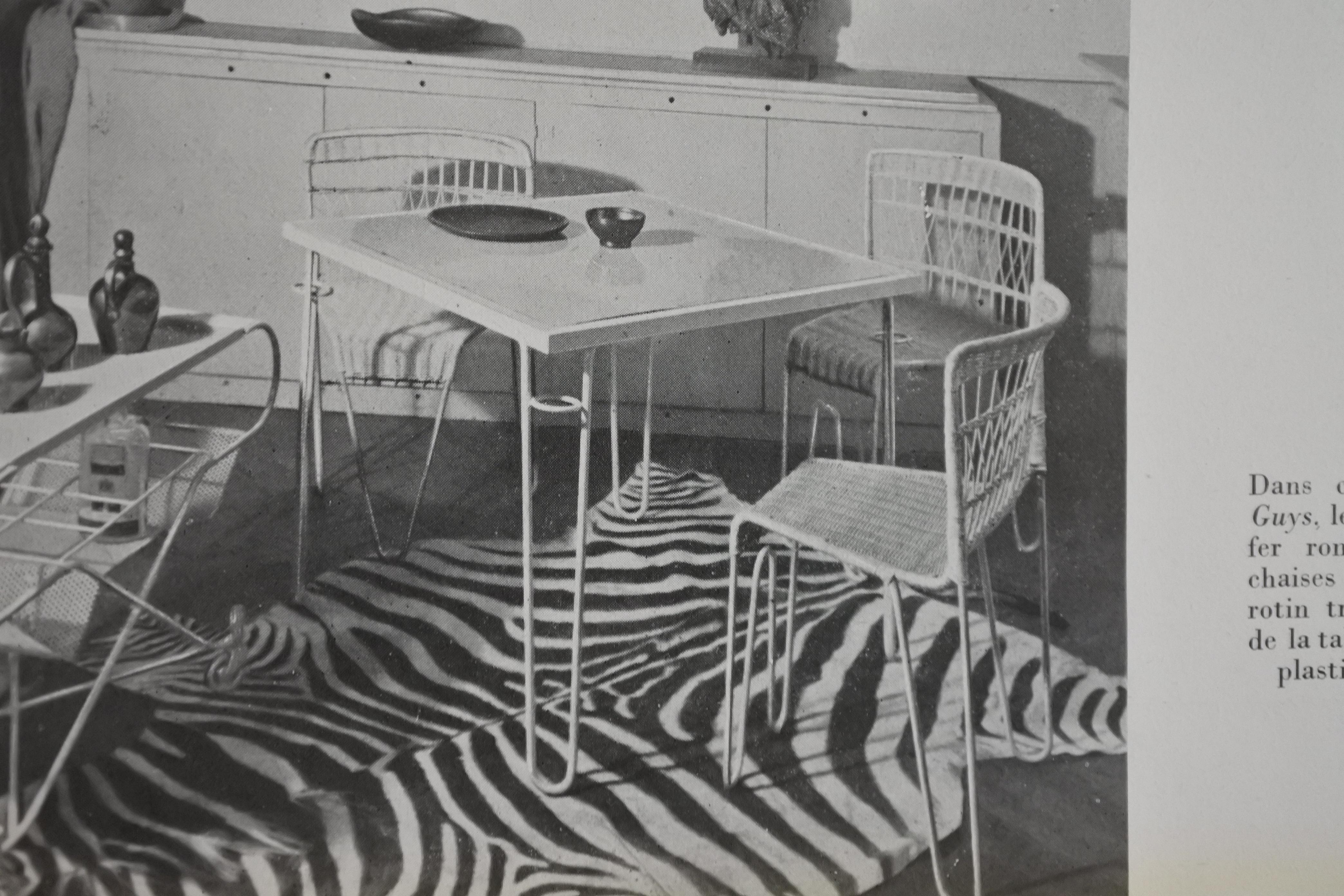 Raoul Guys Quadratischer Tisch aus lackiertem Metall und Eschenholzfurnier, Frankreich 1950er Jahre im Angebot 5