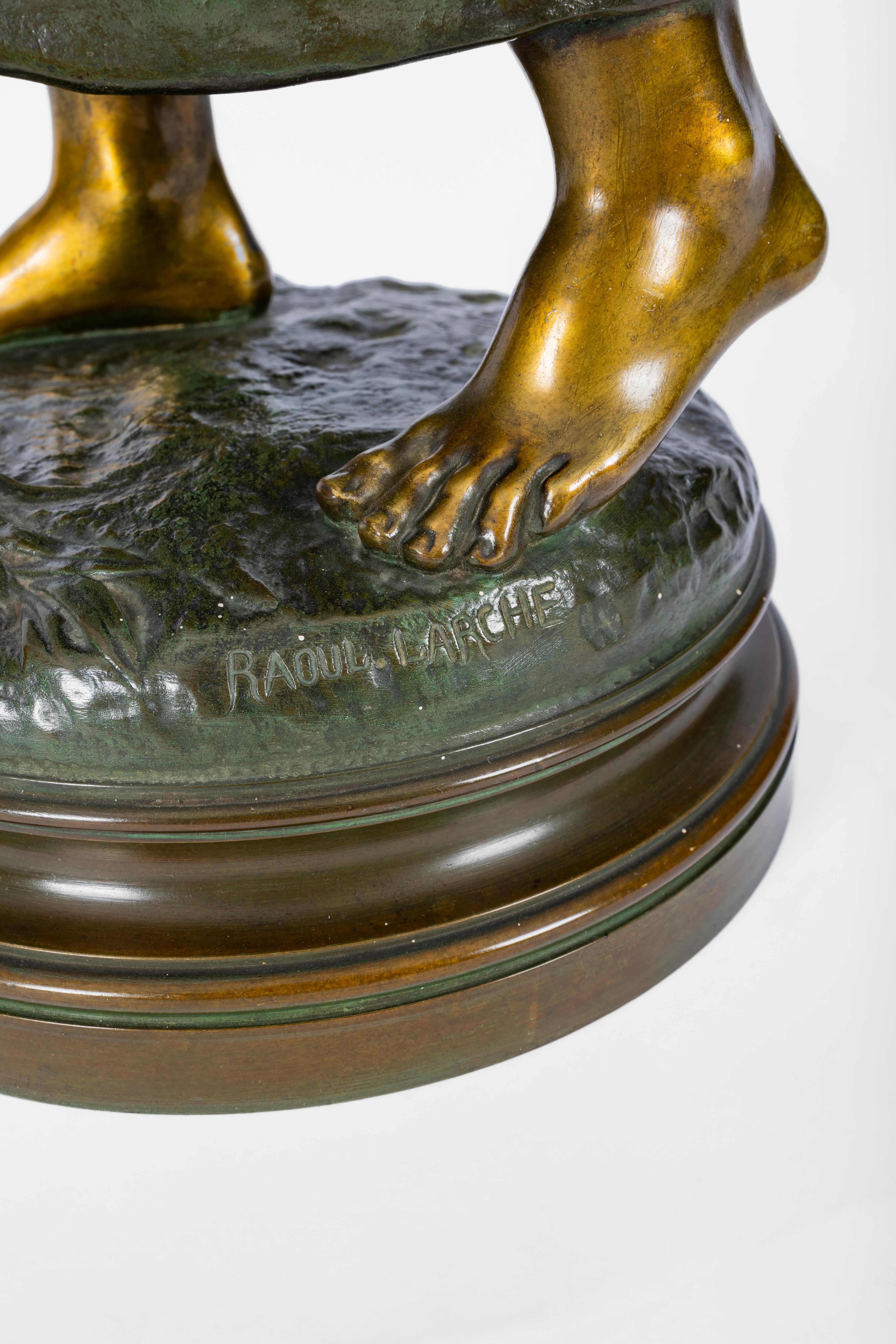 Francese Raoul Larche: bronze sculpture of Jeanne d'Arc in vendita