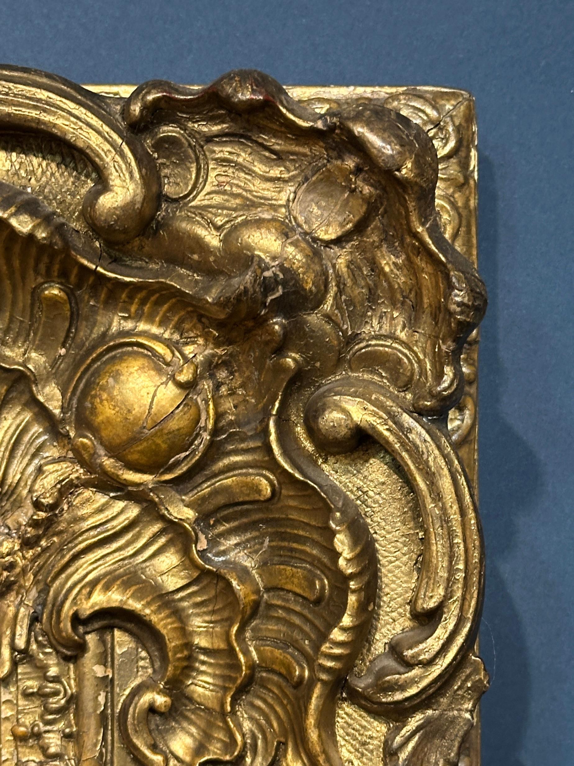 Englische Fuchsjagd mit Reitern und Hunden in einer weitläufigen Landschaft im Angebot 6