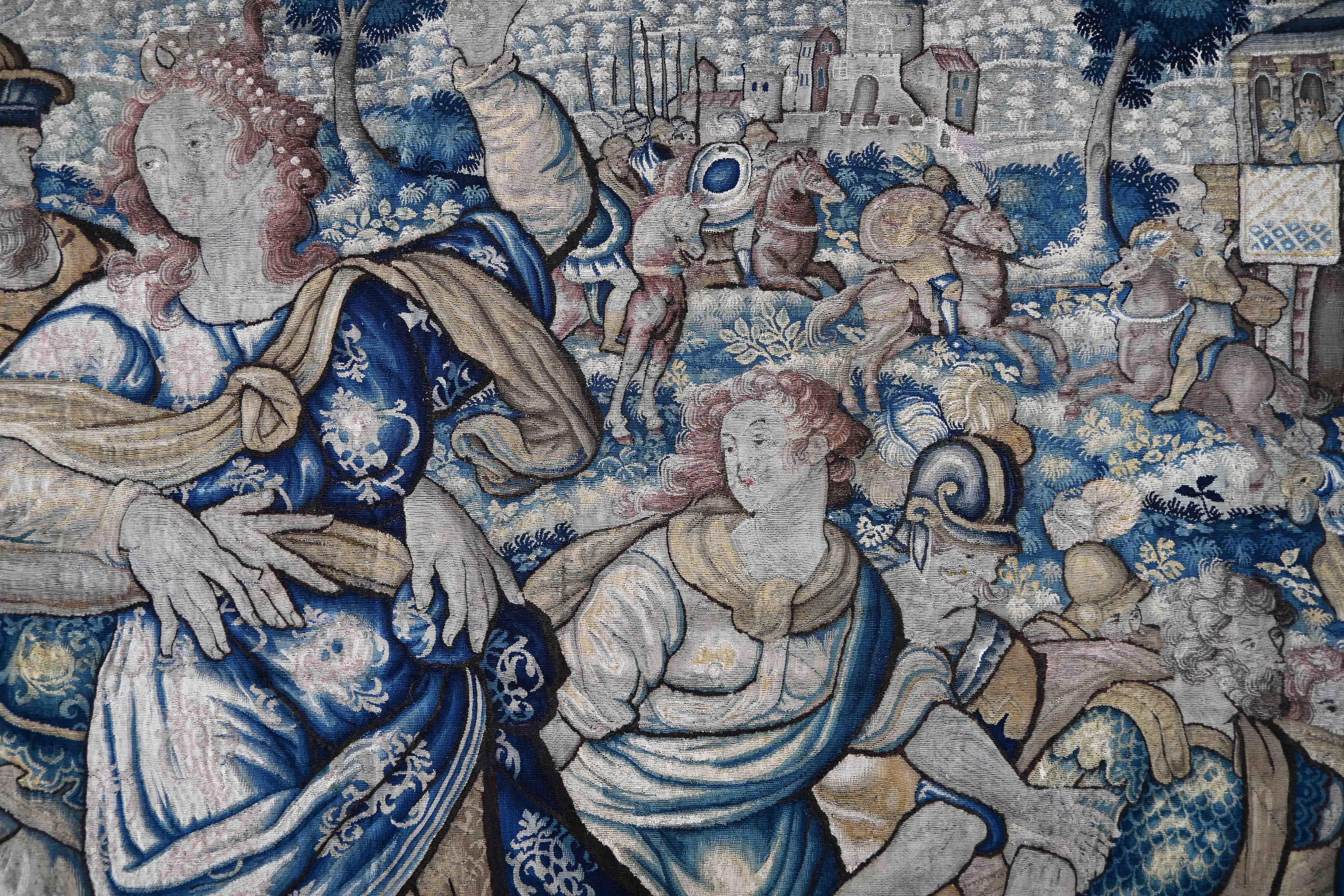 Hand-Woven Rape of the Sabine women, antique Flemish Tapestry End of 16th century - N° 1473 For Sale