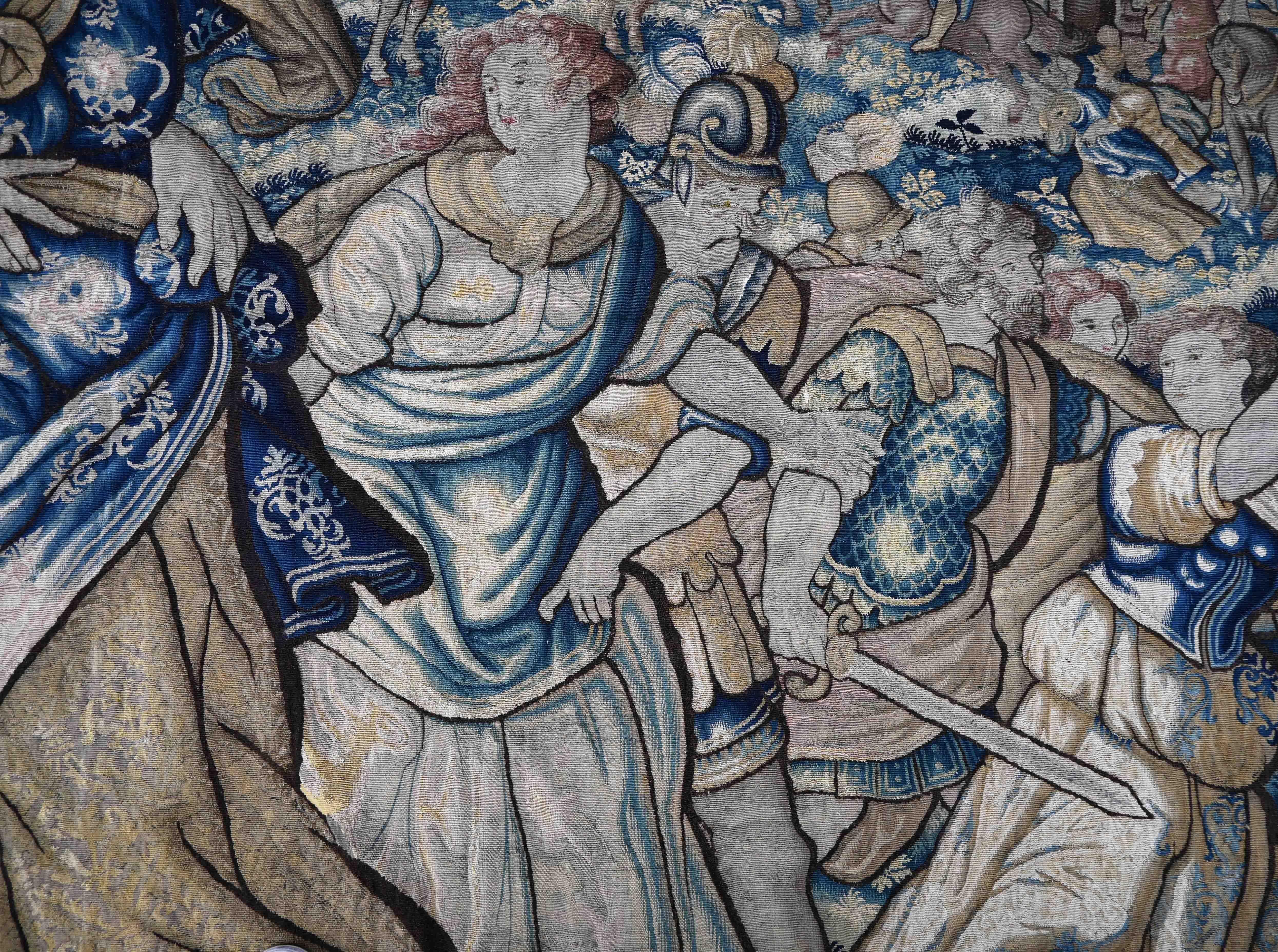 Rape of the Sabine women, antique Flemish Tapestry End of 16th century - N° 1473 In Excellent Condition For Sale In Paris, FR