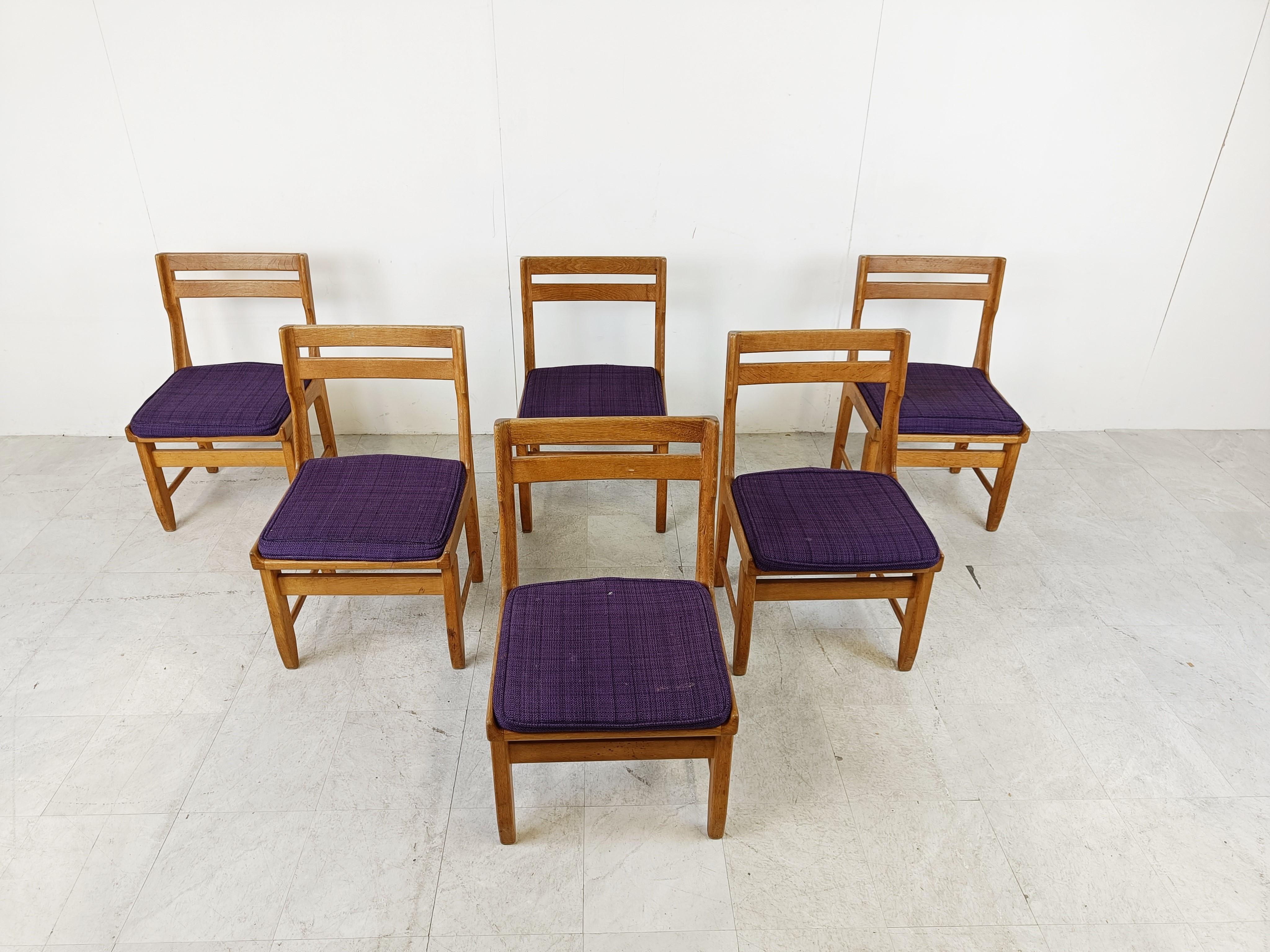 Solid oak dining chairs by Guillerme et Chambron for Votre Maison model Raphael.

Beautifully crafted chairs with curved elements.

Come with purple fabric seats.

The chairs are very sturdy and in good condition.

We can also offer