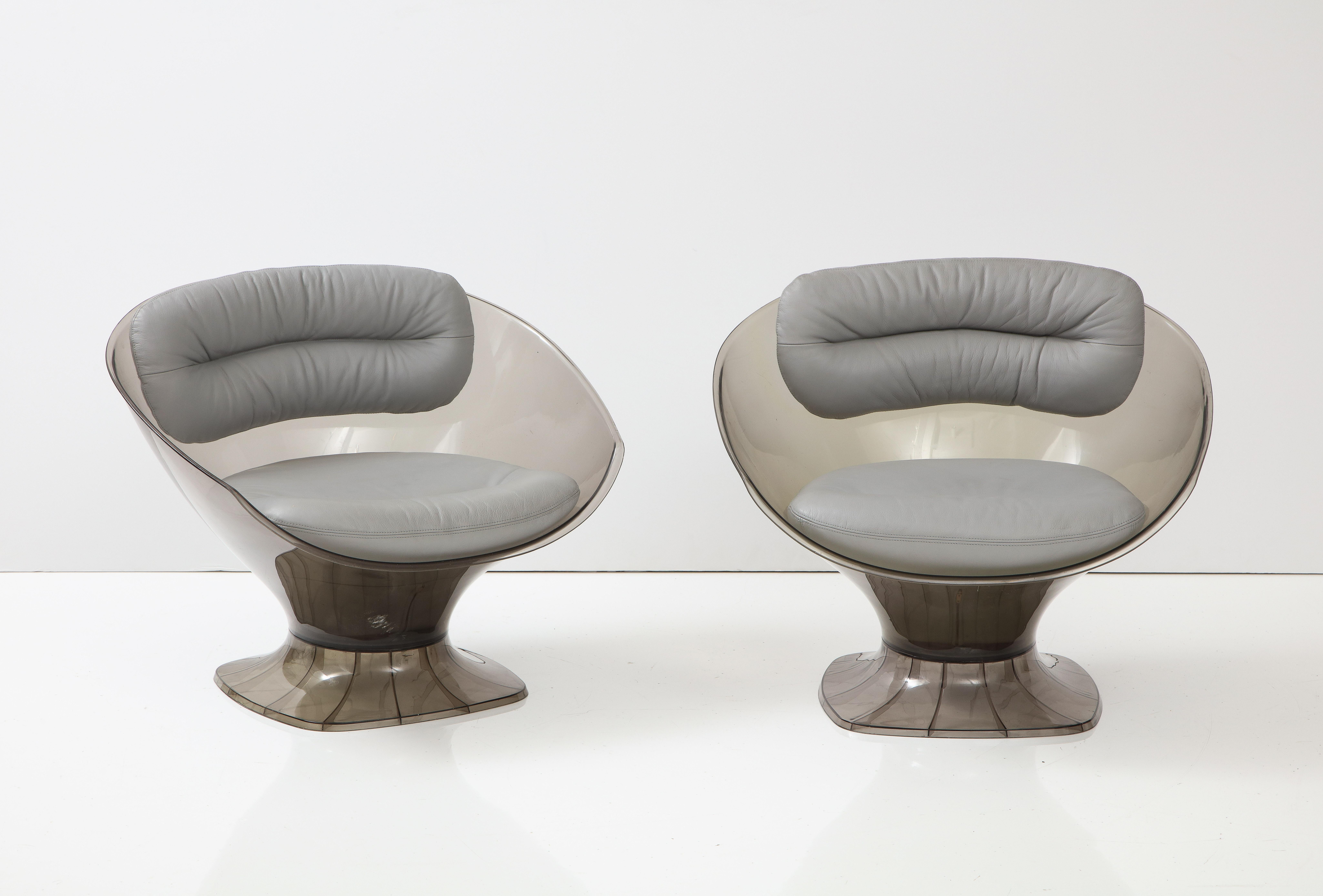 Raphael Frankreich Acryl-Loungesessel (Moderne) im Angebot