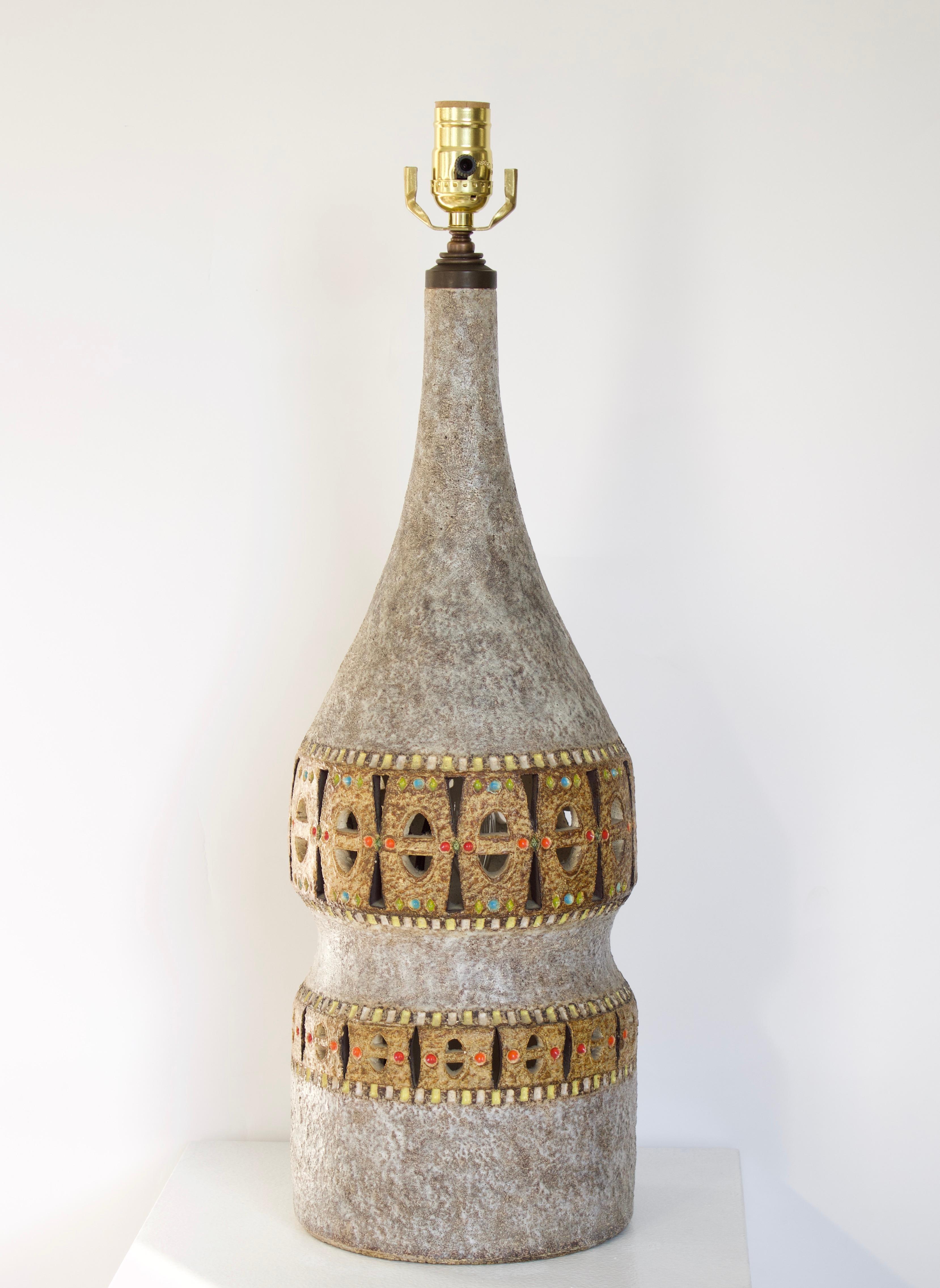 Raphaël Giarrusso Peirced  Lampe de table en céramique française Accolay Circa 1967 en vente 3