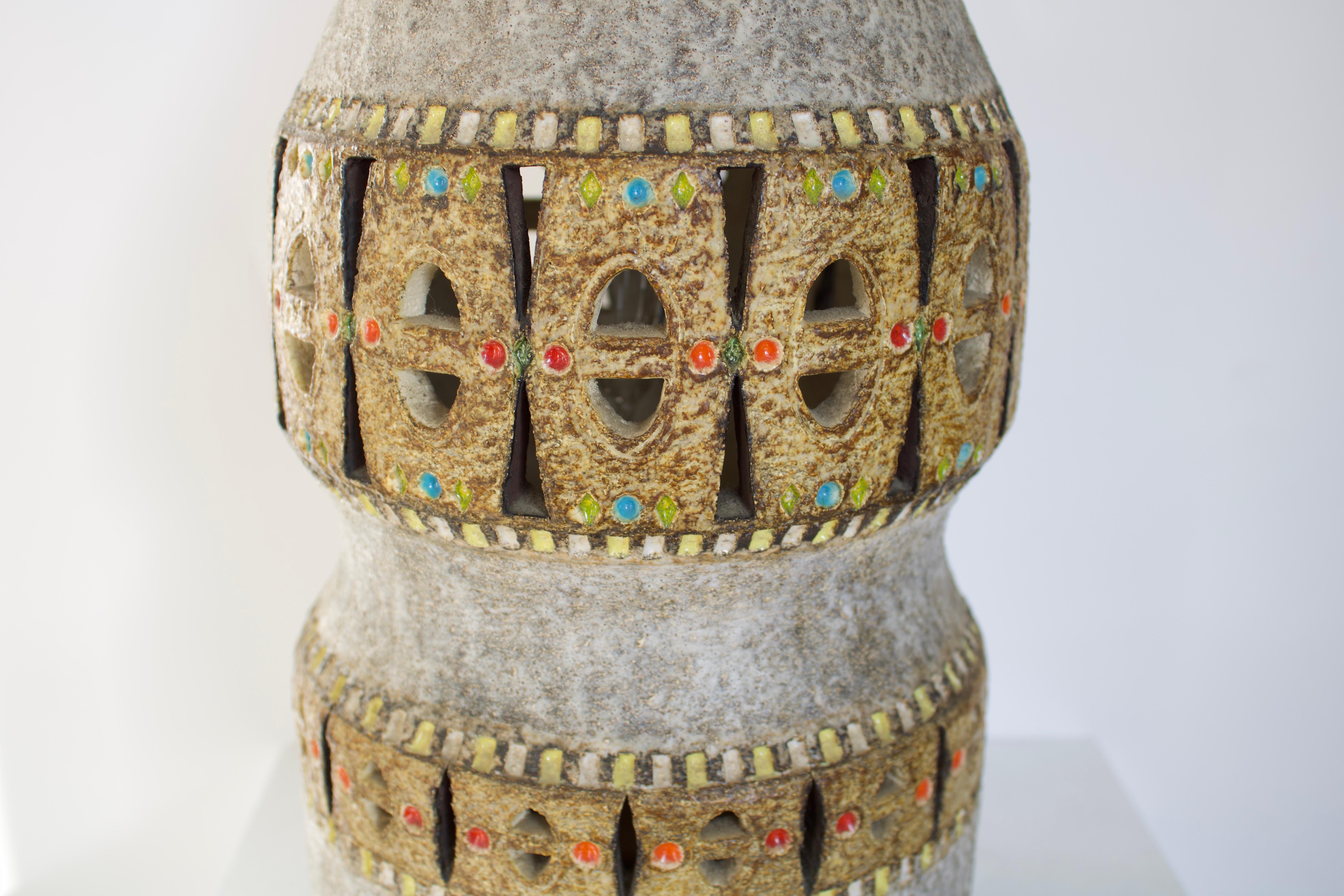 Raphaël Giarrusso Peirced  Lampe de table en céramique française Accolay Circa 1967 en vente 7