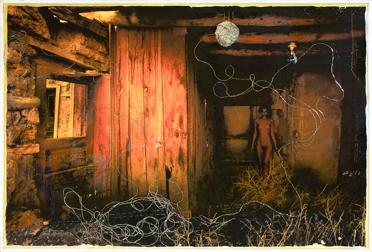 Mazzucco : impression d'archives « Enclosed », peinture à l'huile et techniques mixtes enchâssées dans de la résine  - Mixed Media Art de Raphael Mazzucco