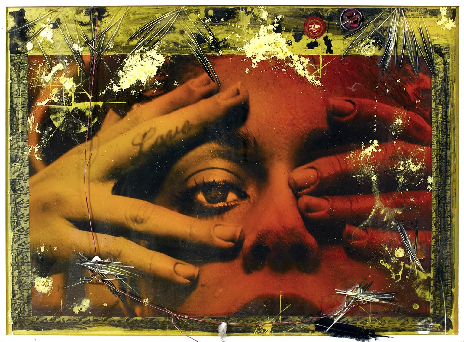 "Ohne Titel (Liebe)", Mischtechnik des Künstlers Raphael Mazzucco. Eine Feder an einer Schnur schwebt lose und kann unterhalb des Rahmens baumeln. 