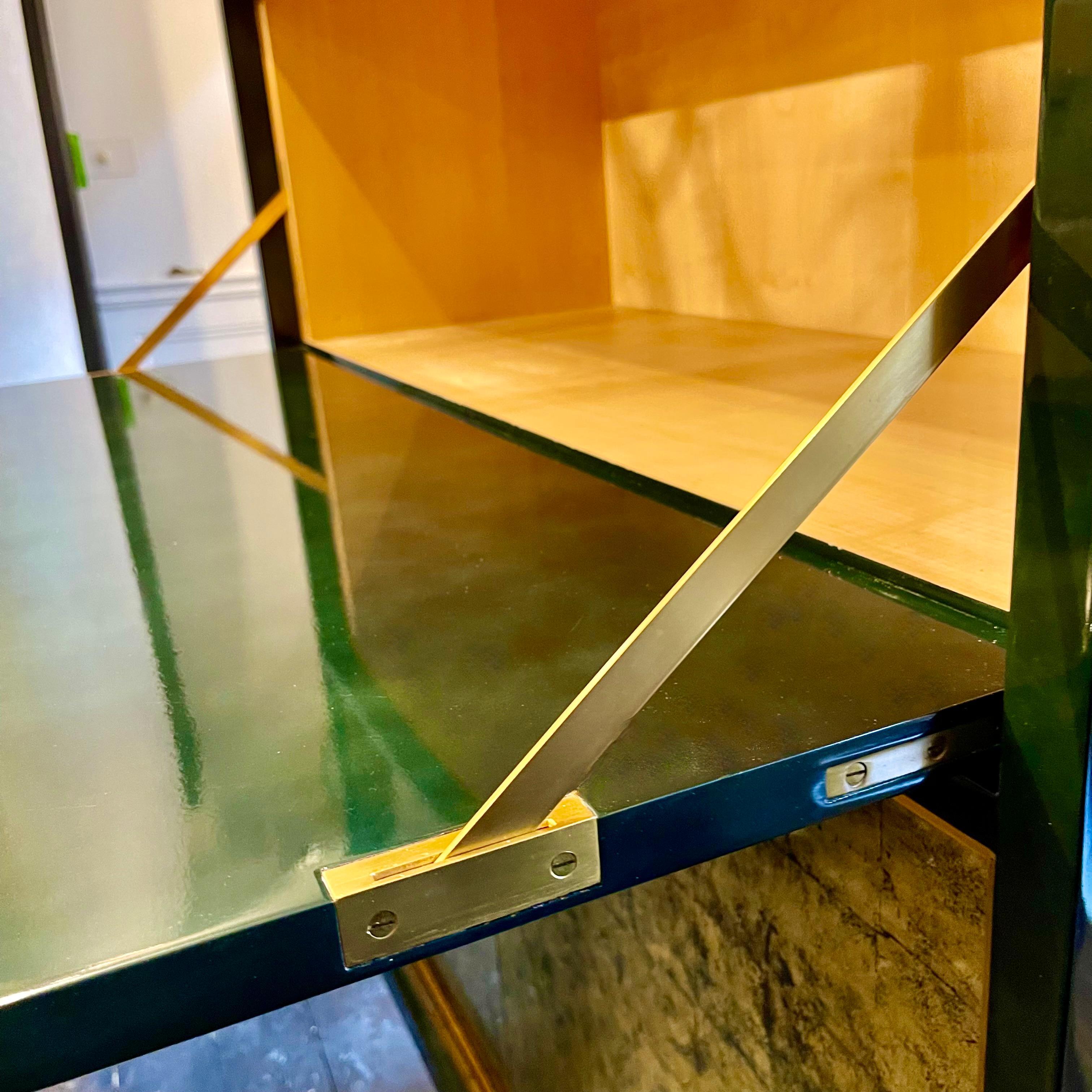 Lacca Raphaël Raffel (1912-2000) Mobile bar in lacca Beka verde e nera, circa 1950 in vendita