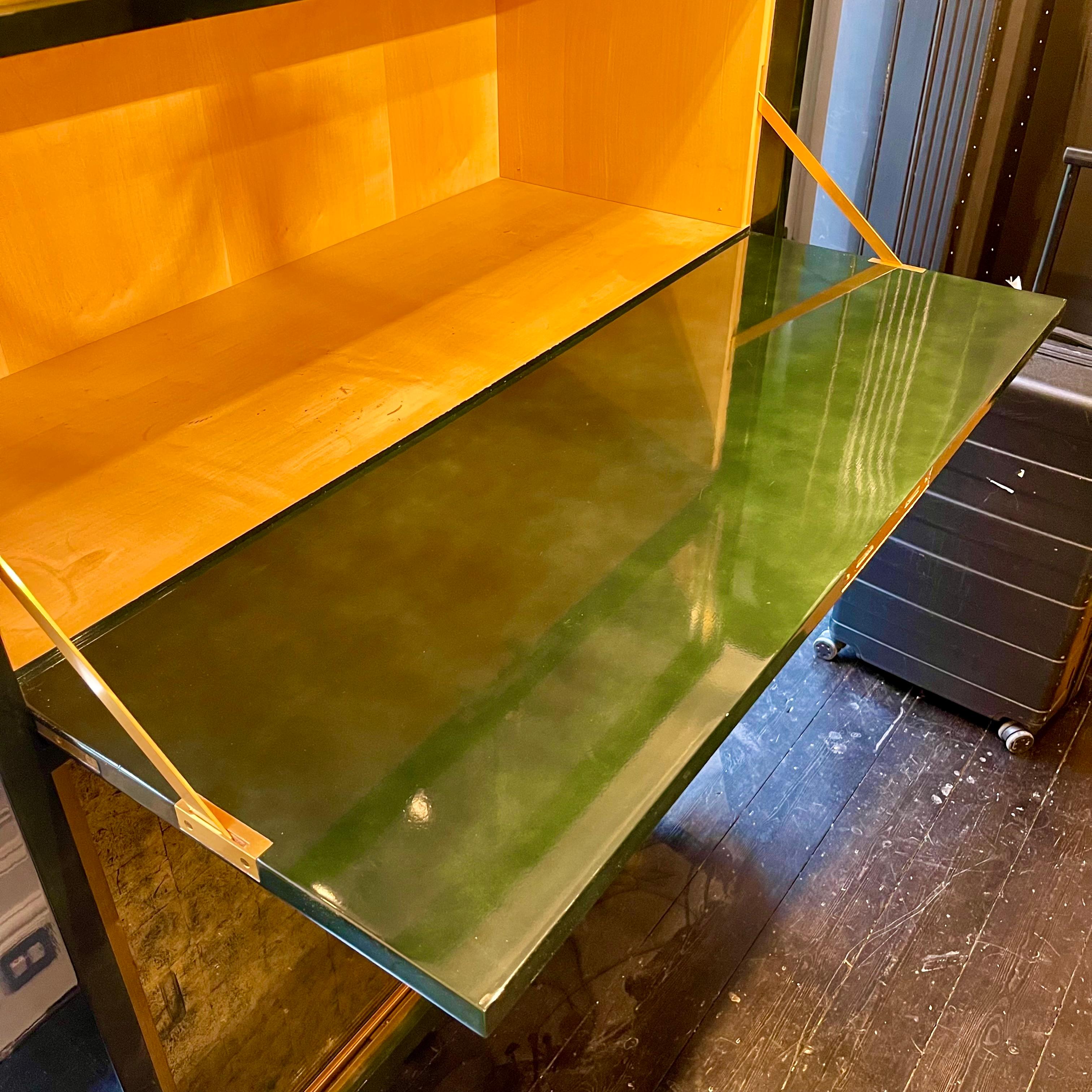 Raphaël Raffel (1912-2000) Mobile bar in lacca Beka verde e nera, circa 1950 in vendita 1