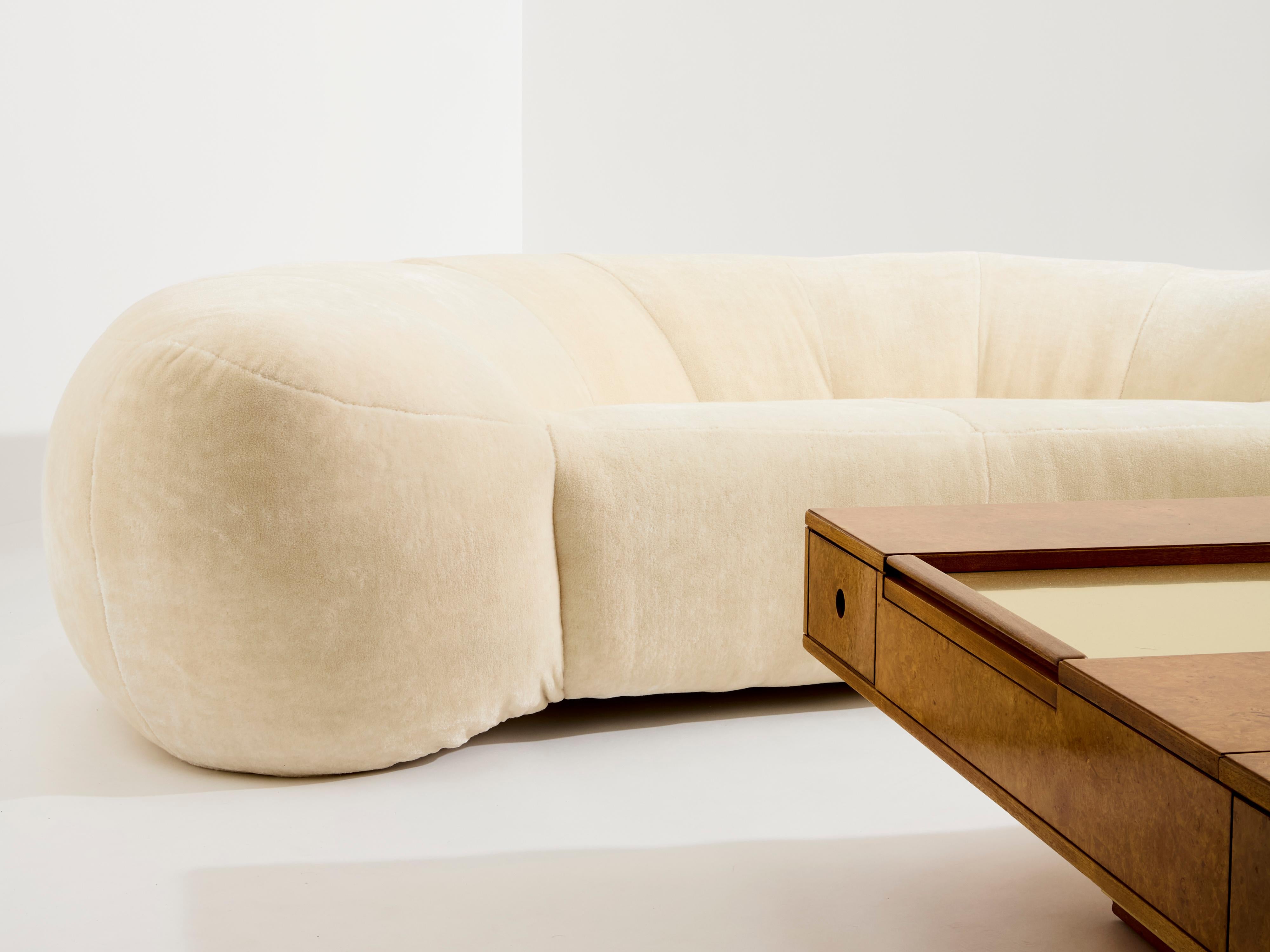 Raphaël Raffel Hörnchensofa aus Mohair-Samt 1970er Jahre im Angebot 5