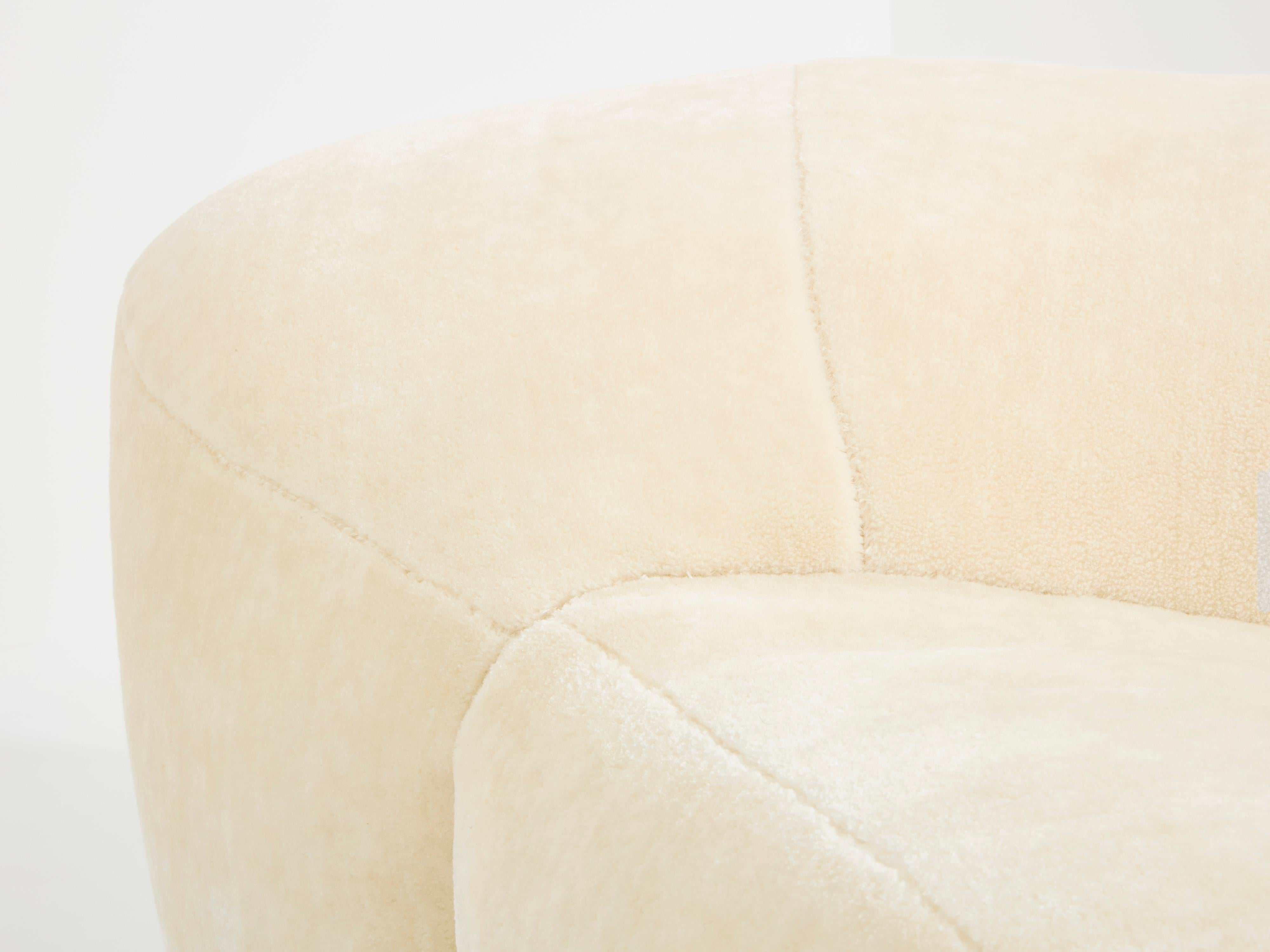 Raphaël Raffel Hörnchensofa aus Mohair-Samt 1970er Jahre im Angebot 3